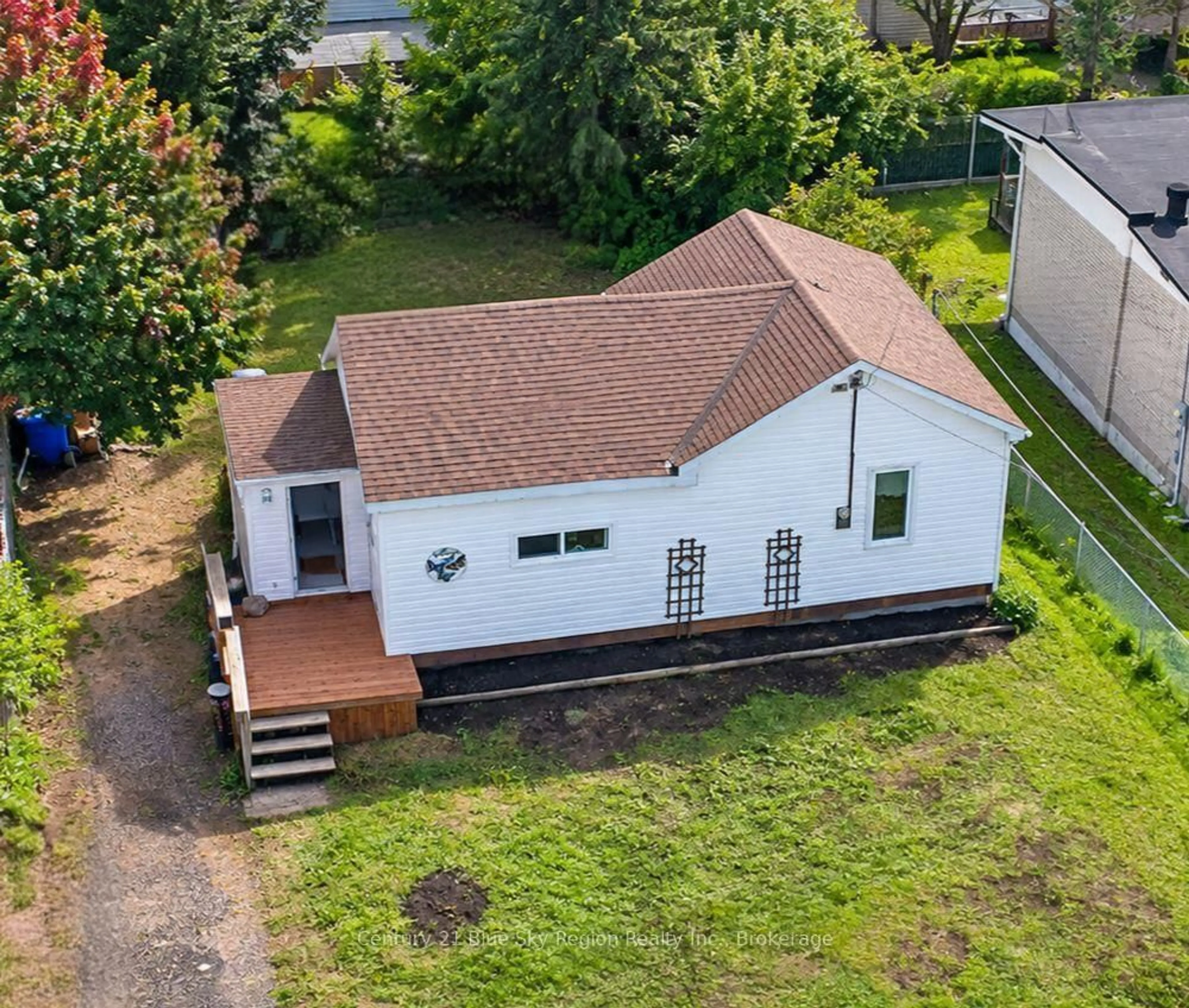 A pic from outside/outdoor area/front of a property/back of a property/a pic from drone, building for 239 Gould Ave, North Bay Ontario P1B 7C6