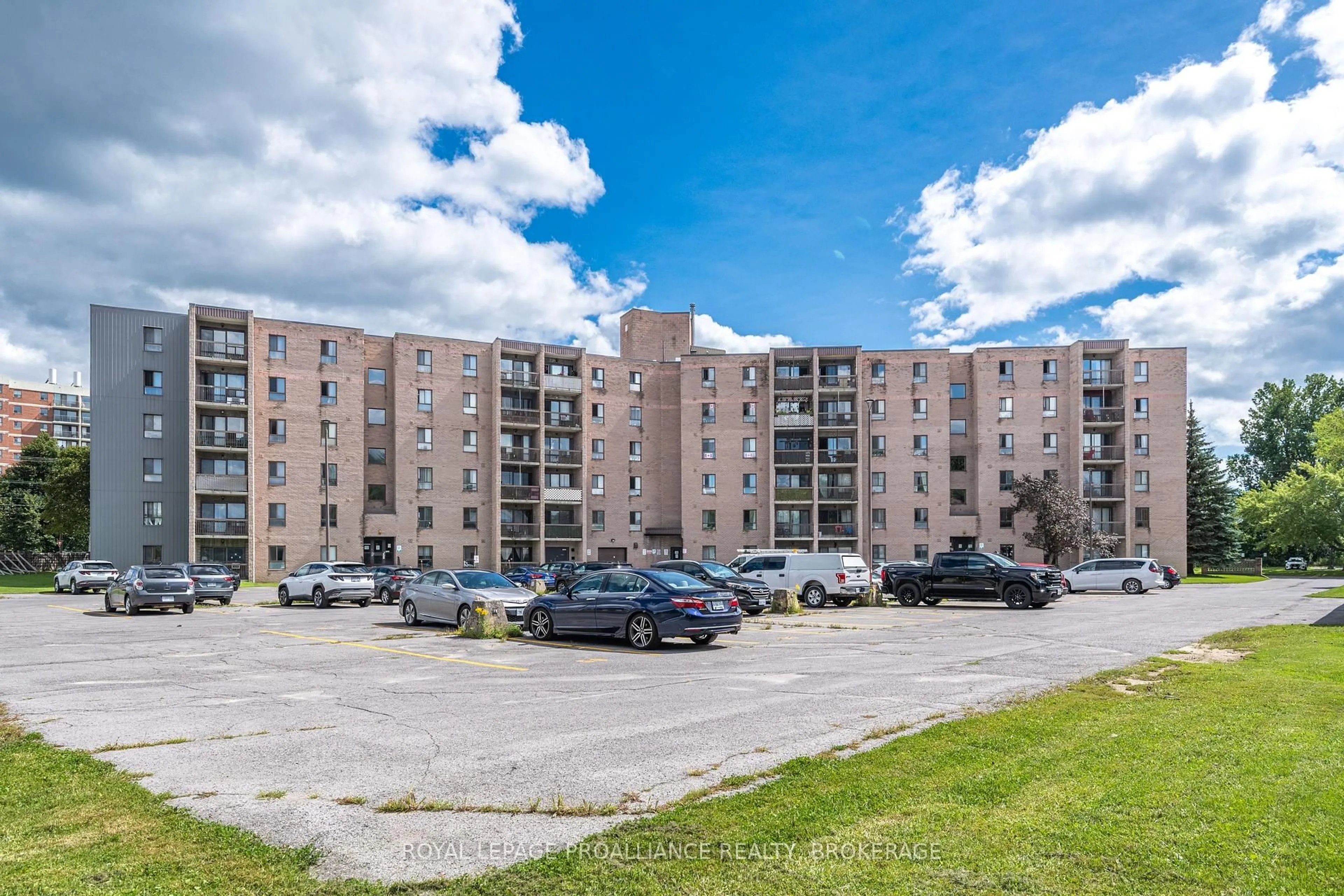 A pic from outside/outdoor area/front of a property/back of a property/a pic from drone, building for 17 Eldon Hall Pl #112, Kingston Ontario K7M 7H5