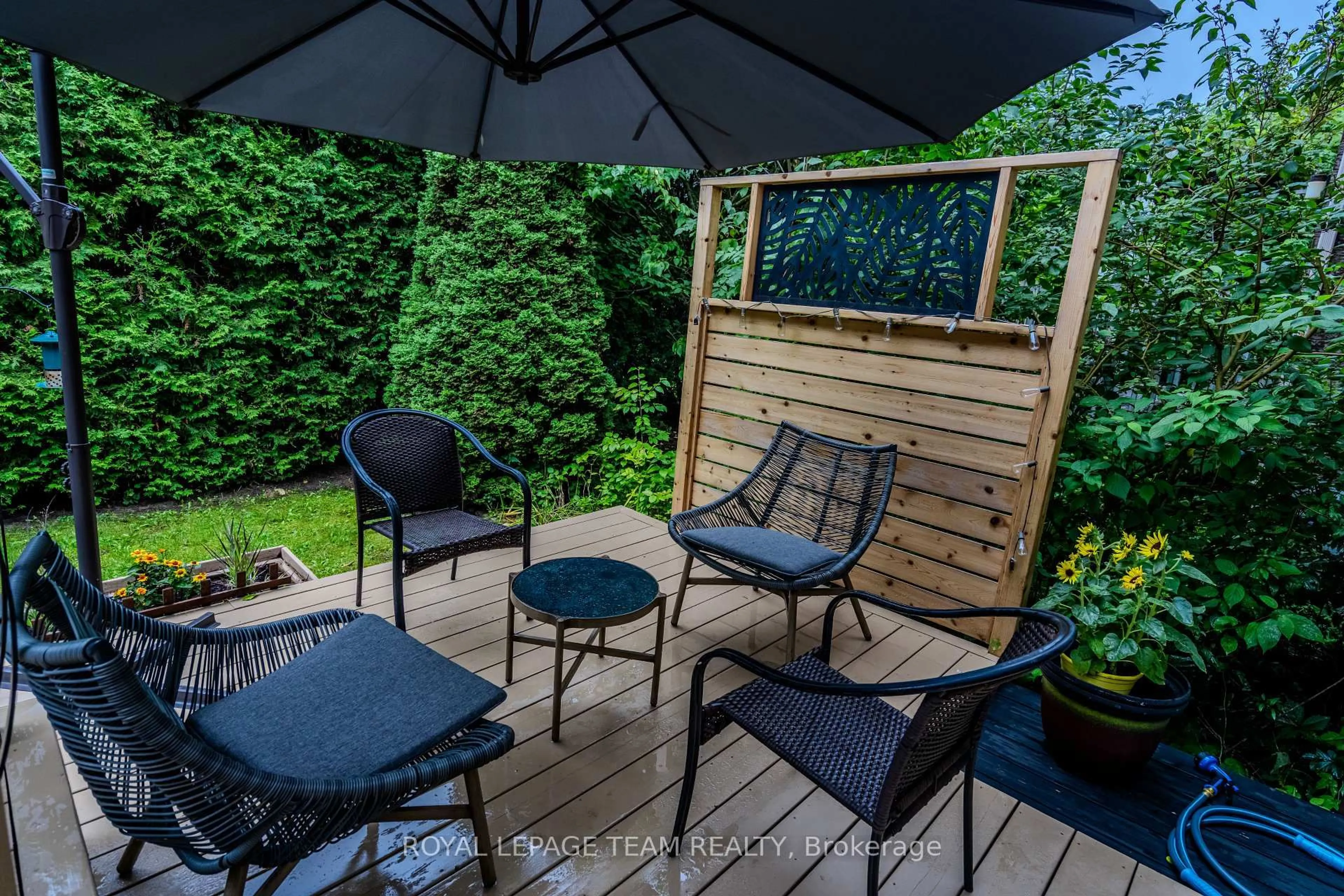 Patio, street for 49 Harrington Crt, Ottawa Ontario K2K 2S6