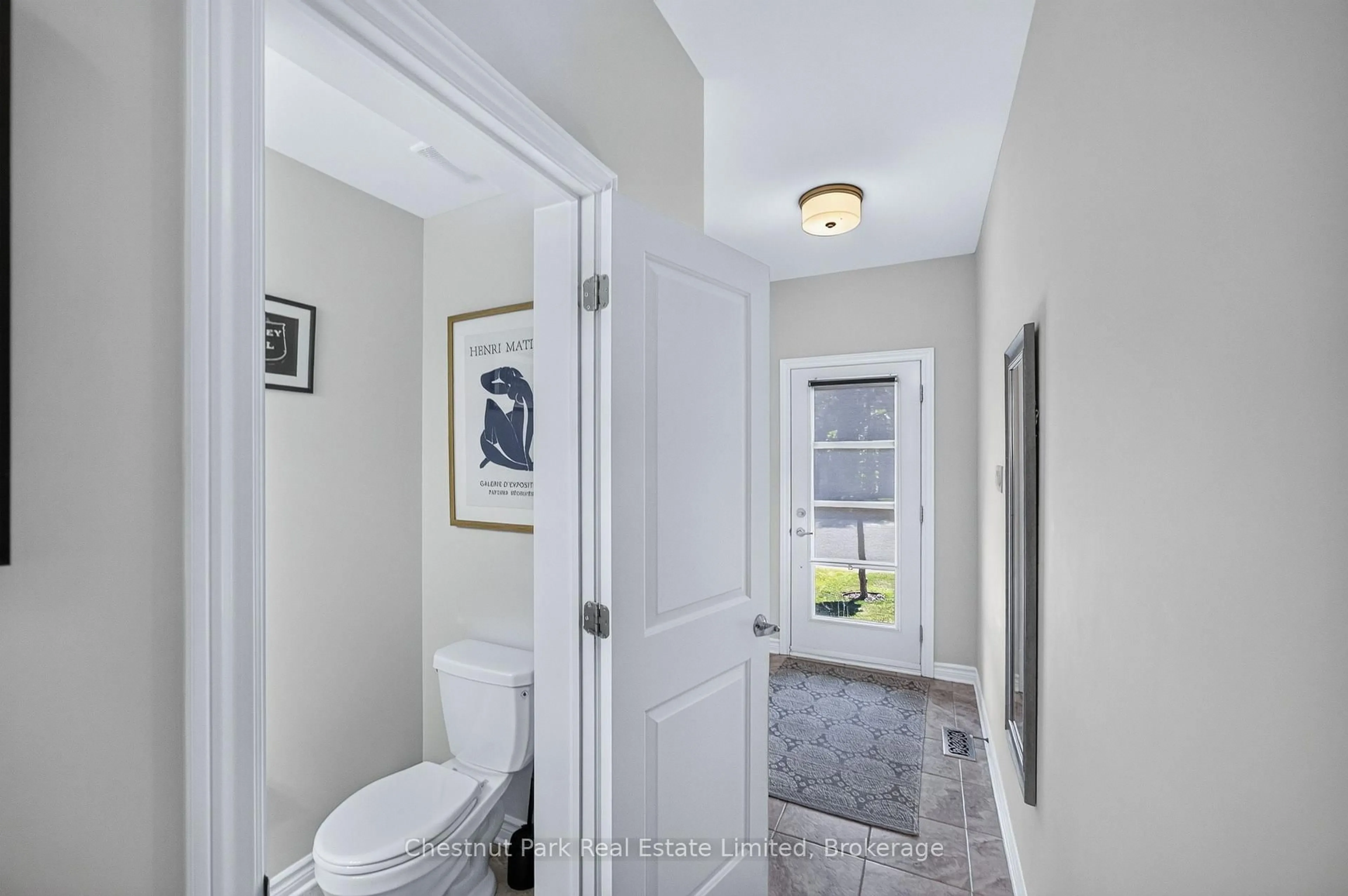 Indoor entryway for 239 King St, Carleton Place Ontario K7C 0G9