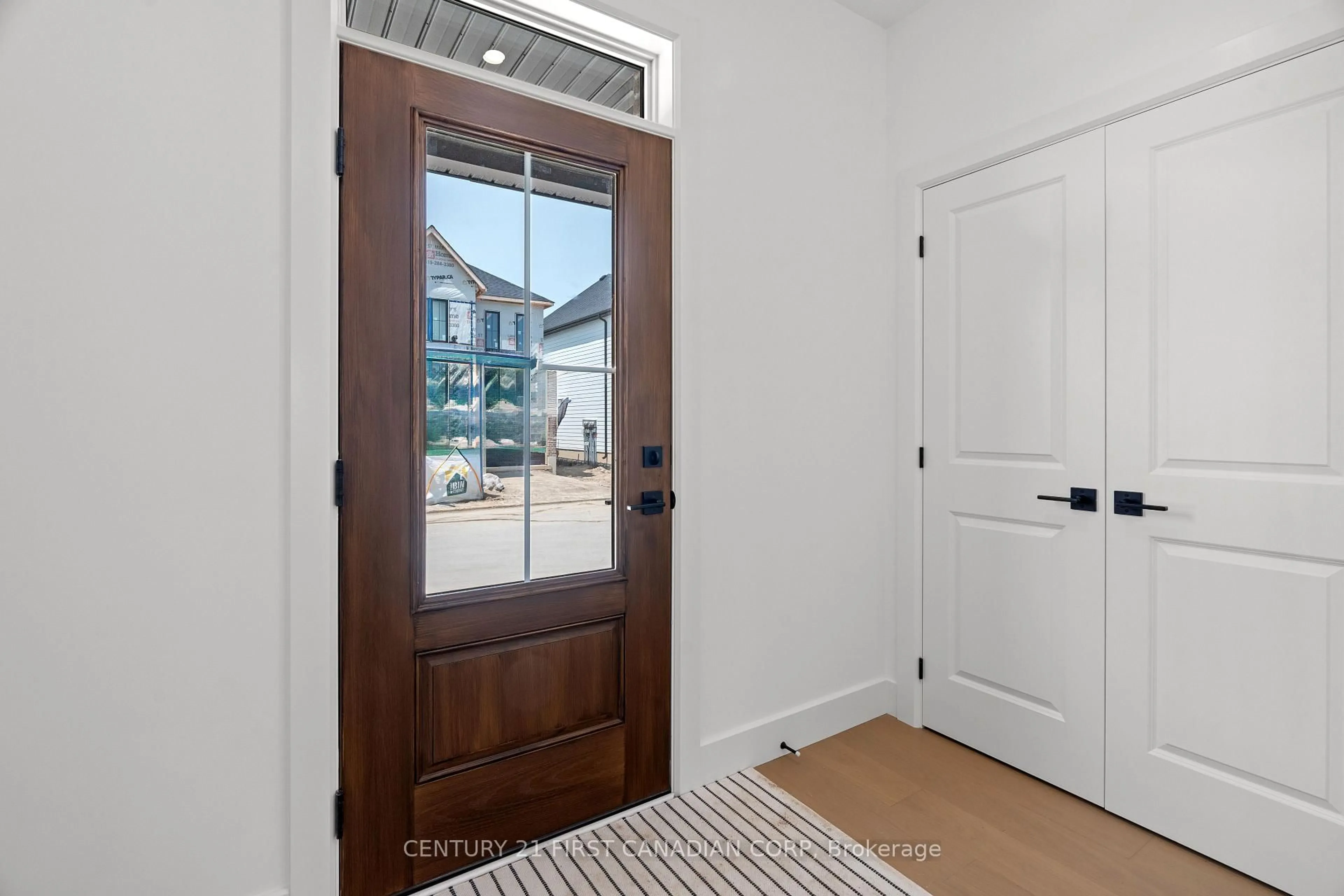 Indoor entryway for 147 Scotts Dr #20 (24), Lucan Biddulph Ontario N0M 2J0