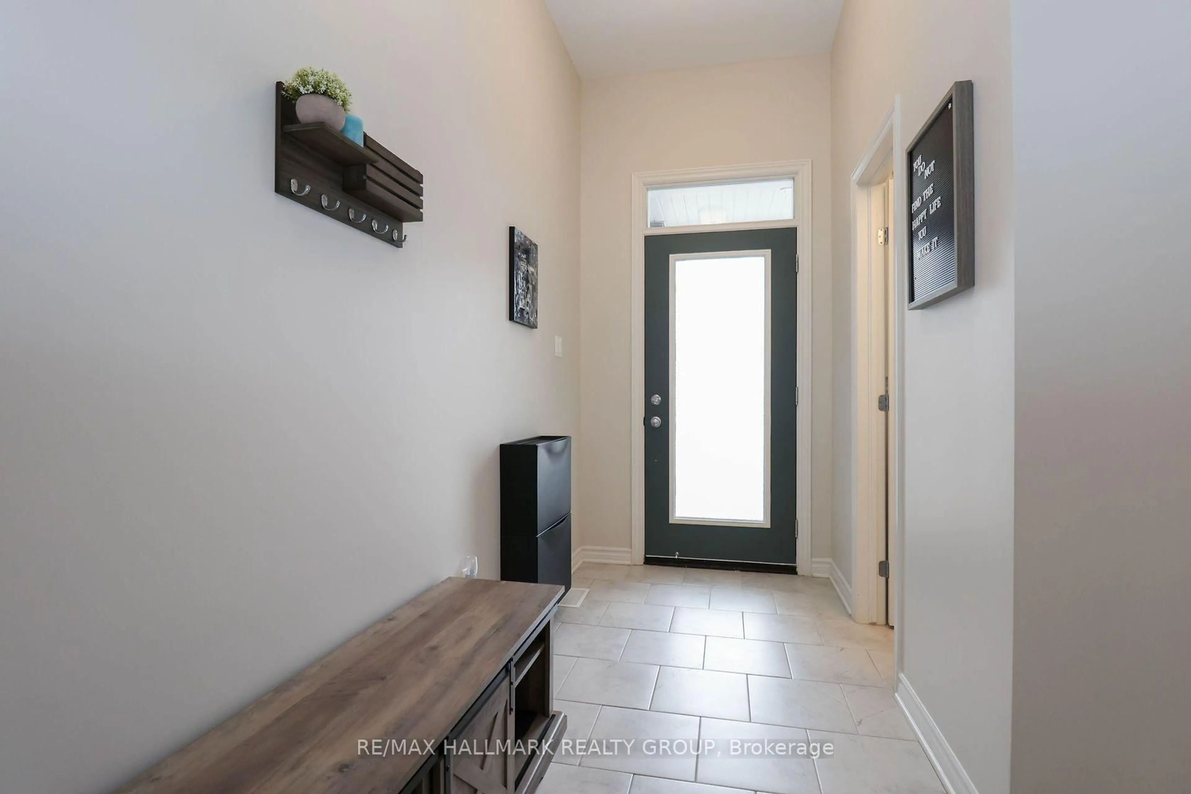 Indoor entryway for 459 Warmstone Dr, Ottawa Ontario K2S 2J7
