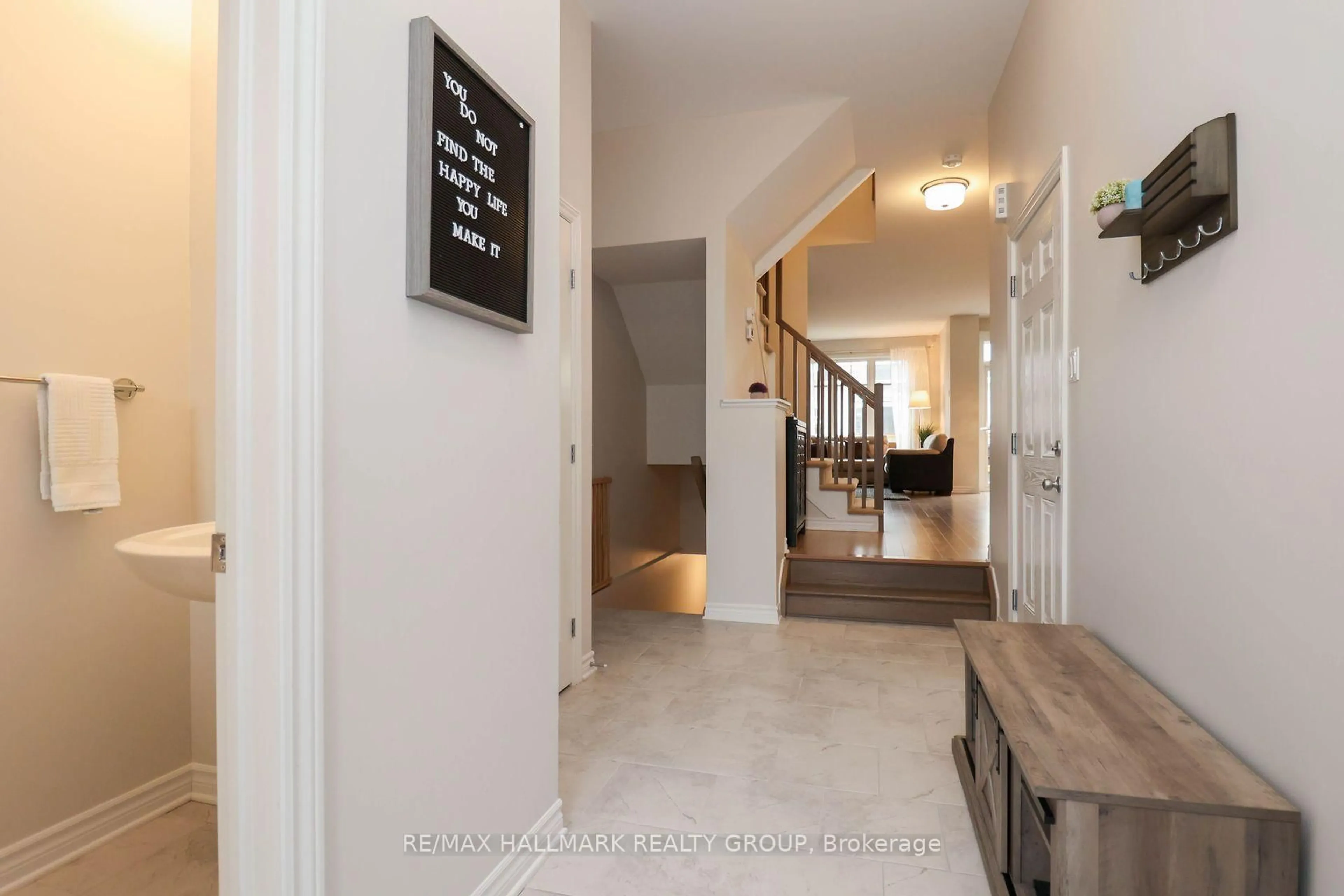 Indoor entryway for 459 Warmstone Dr, Ottawa Ontario K2S 2J7