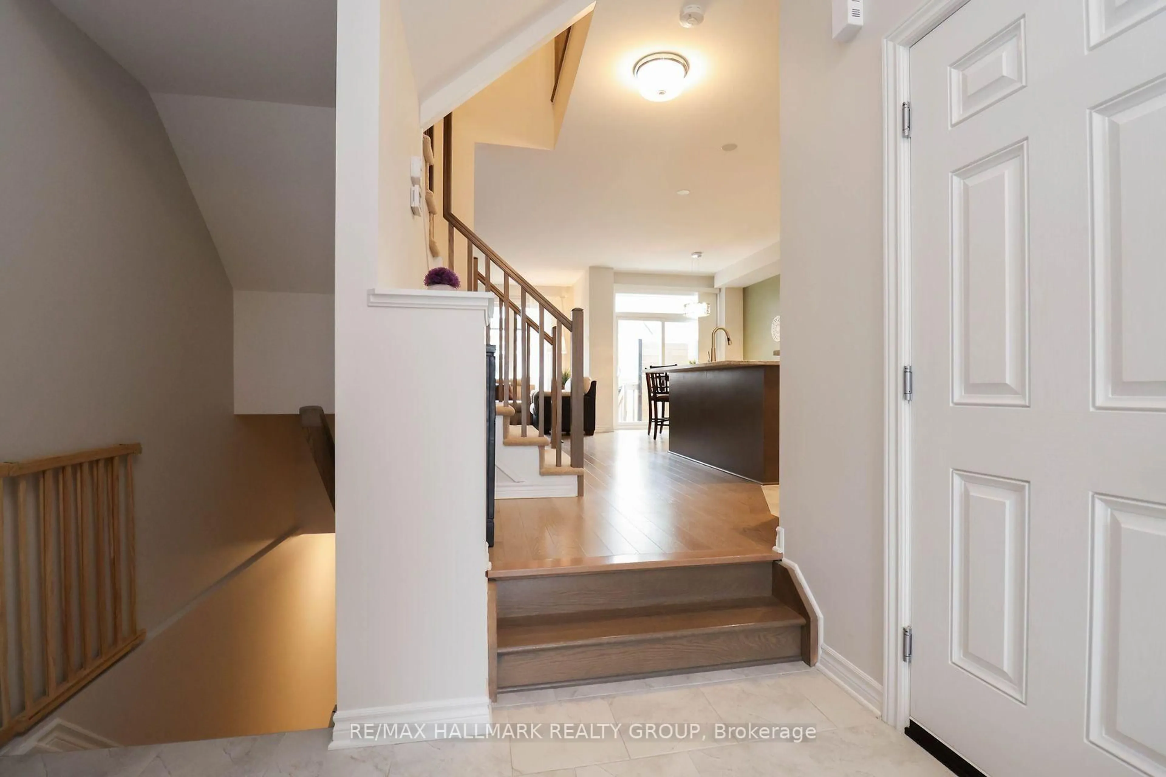 Indoor entryway for 459 Warmstone Dr, Ottawa Ontario K2S 2J7