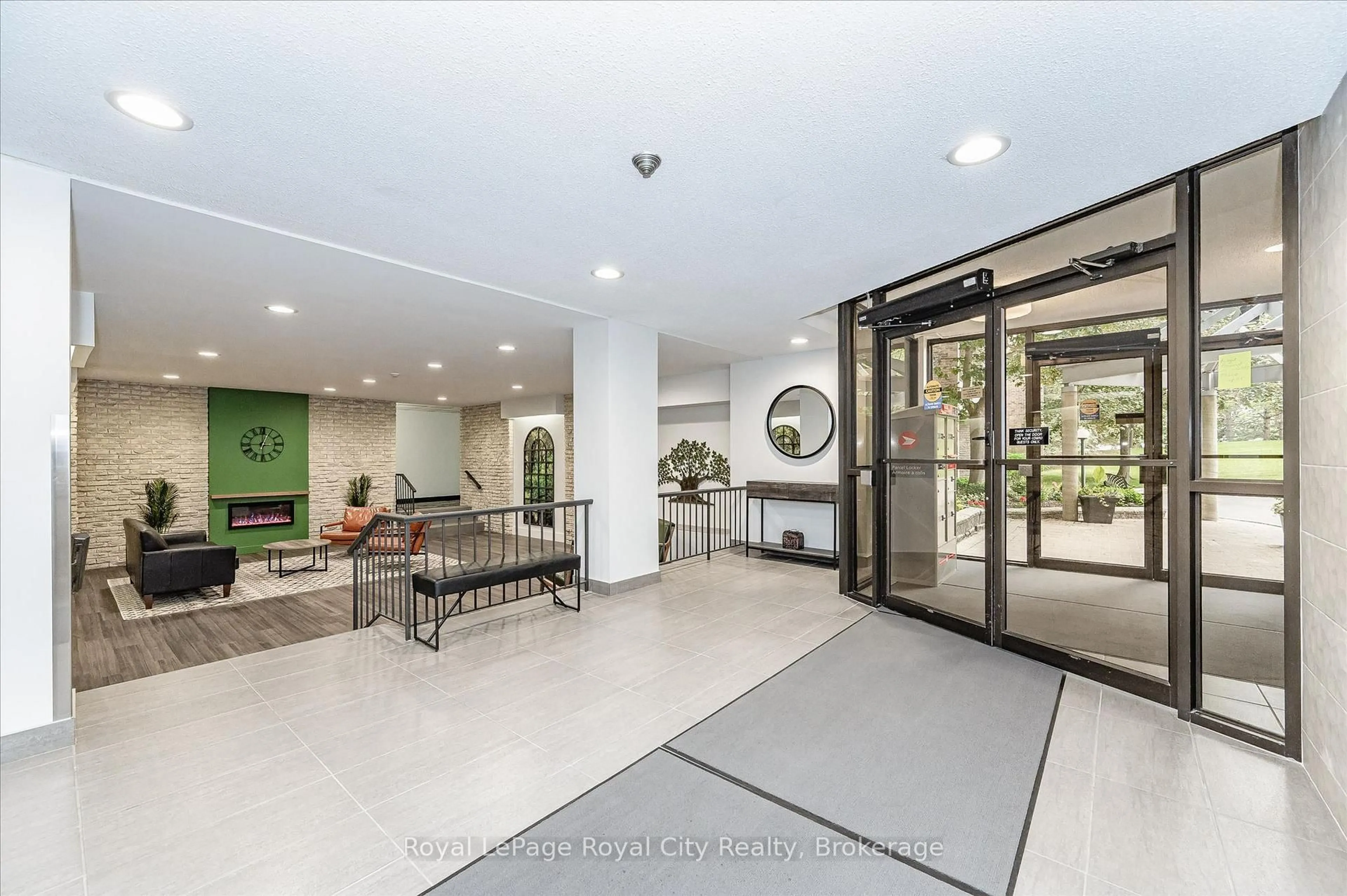 Indoor foyer for 93 Westwood Rd #206, Guelph Ontario N1H 7J7