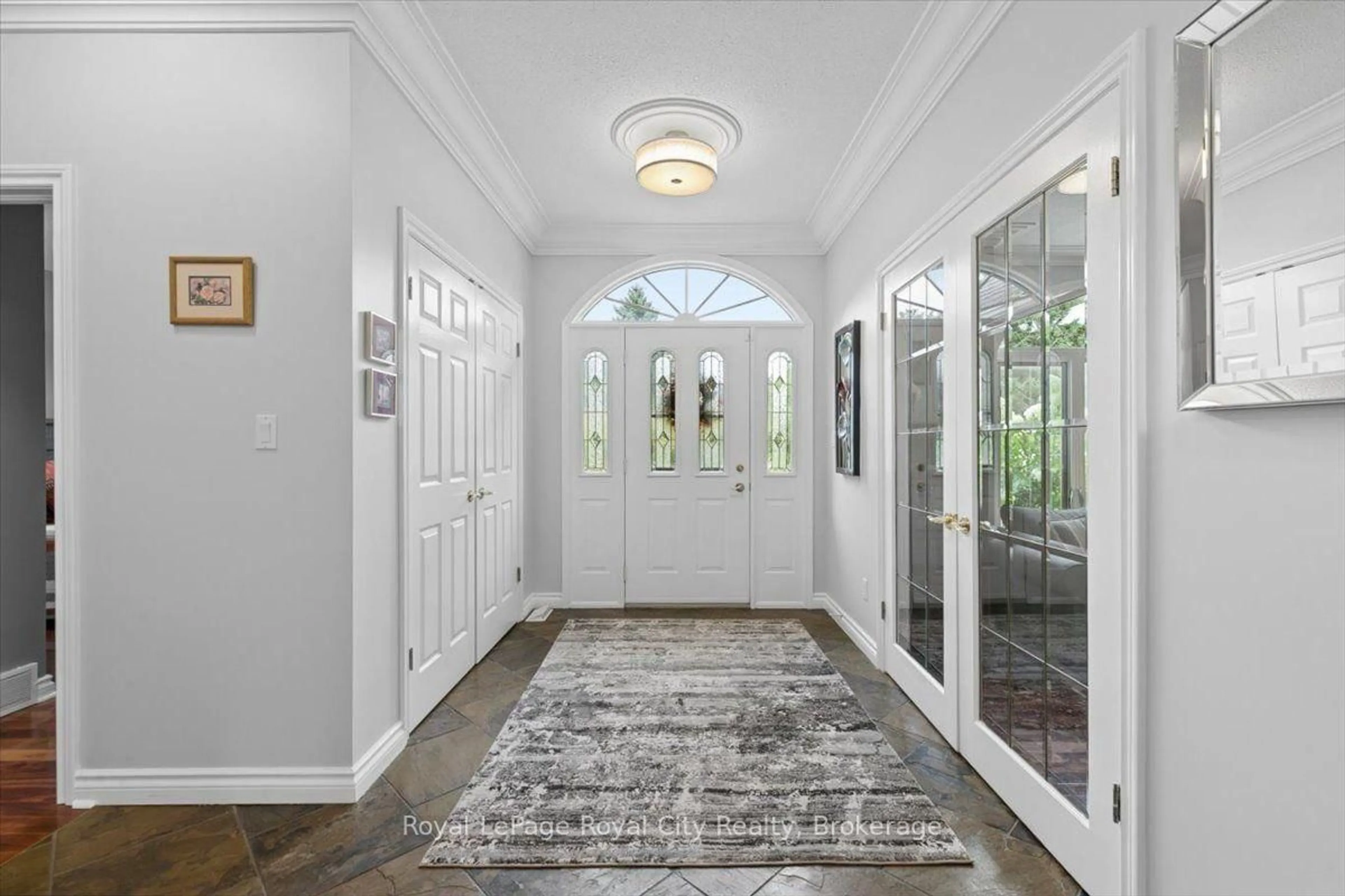 Indoor entryway for 26 Bridle Path, Puslinch Ontario N0B 2J0