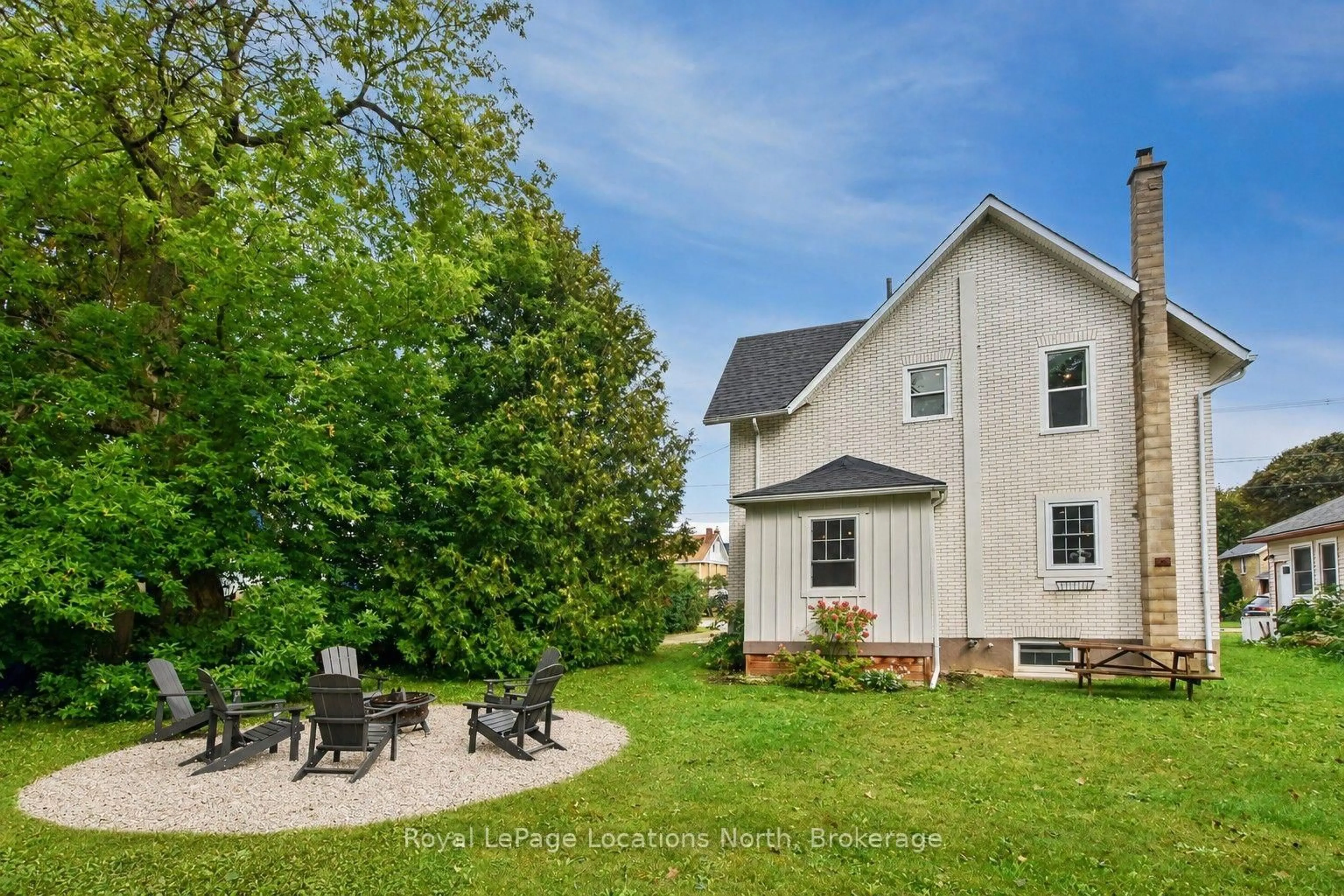 Patio, street for 135 Marshall St, Meaford Ontario N4L 1B6