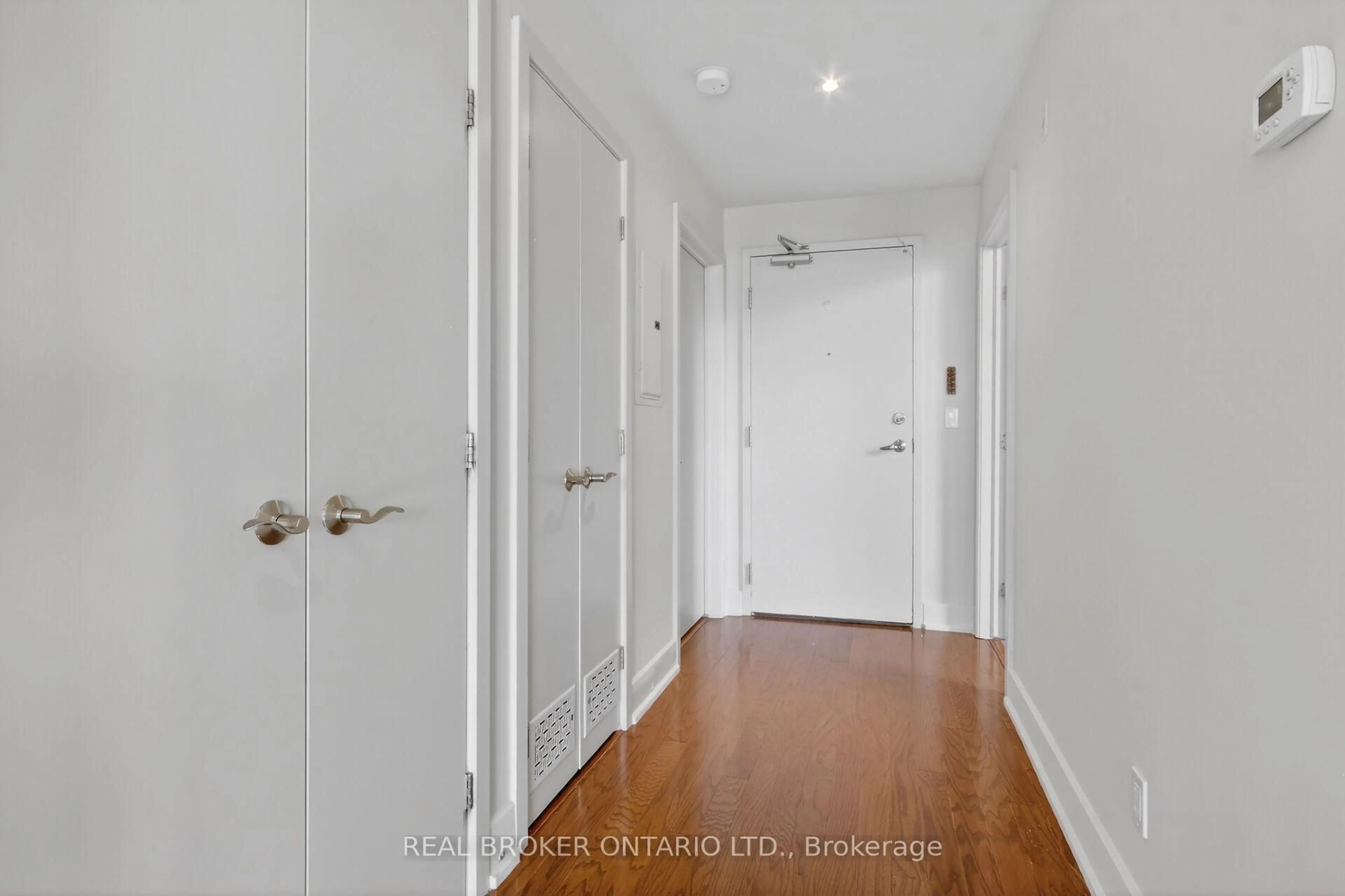 Indoor entryway for 345 St Denis St #207, Ottawa Ontario K1L 5J1