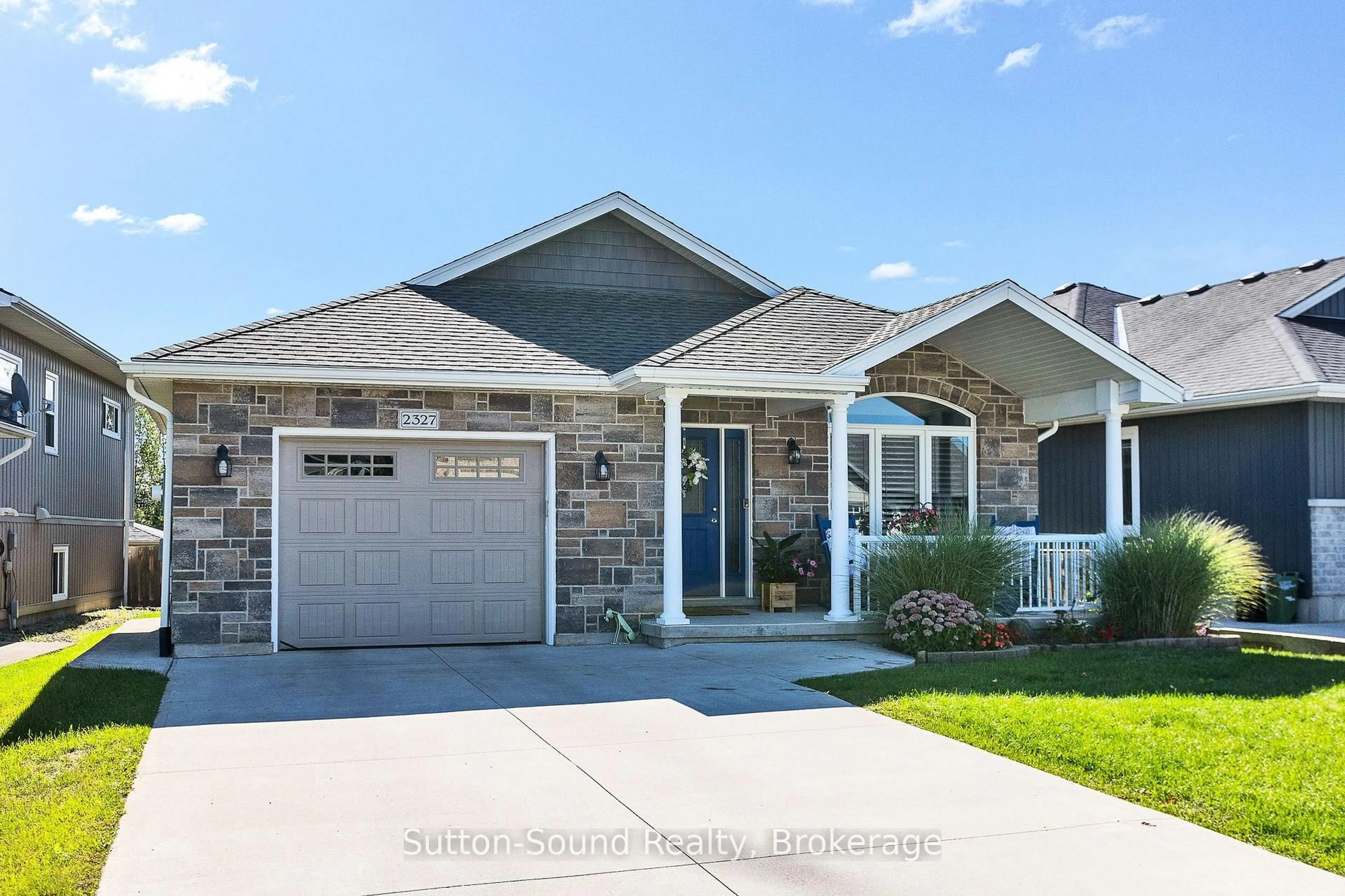 Home with vinyl exterior material, street for 2327 10th Ave, Owen Sound Ontario N4K 0B2