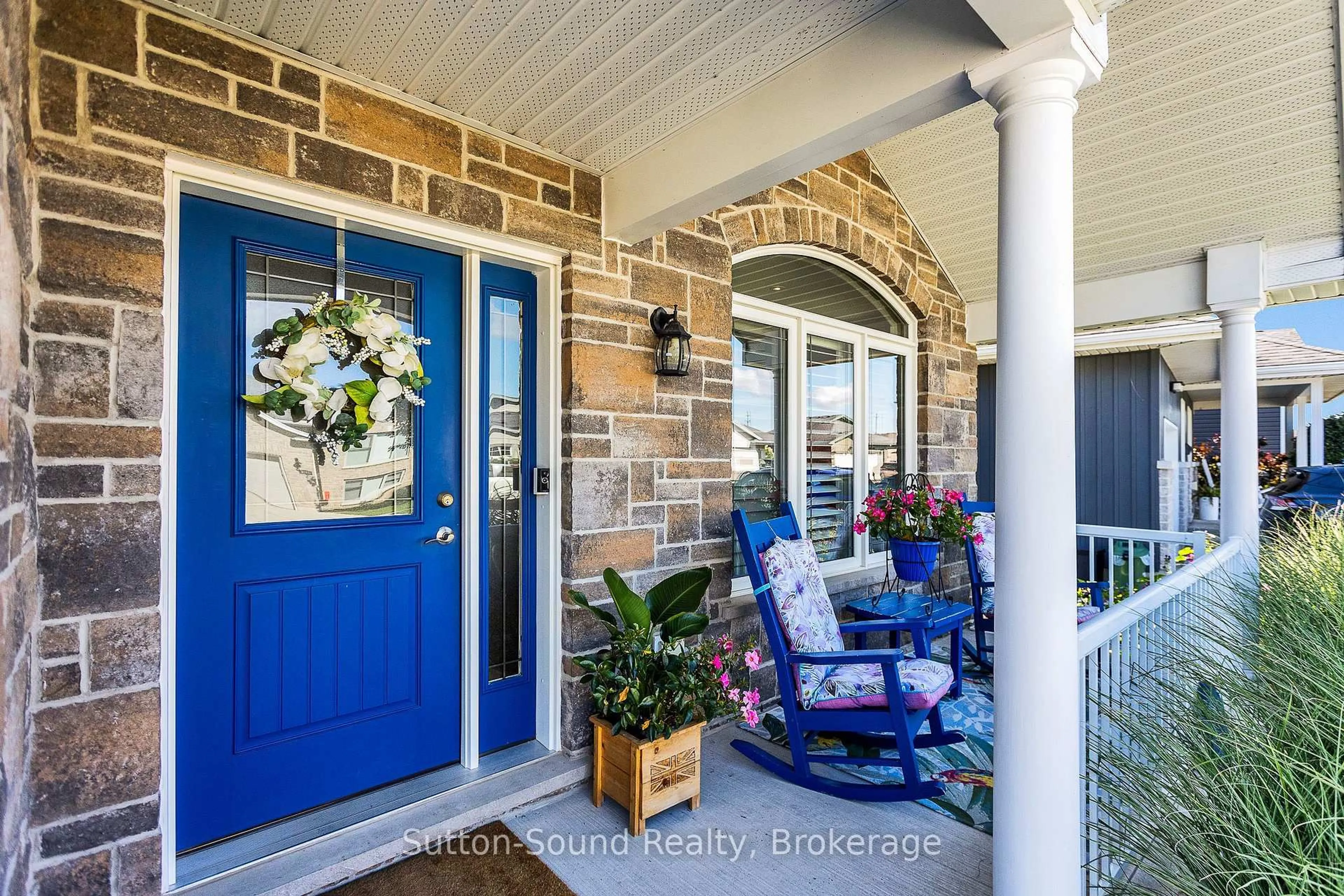 Indoor entryway for 2327 10th Ave, Owen Sound Ontario N4K 0B2