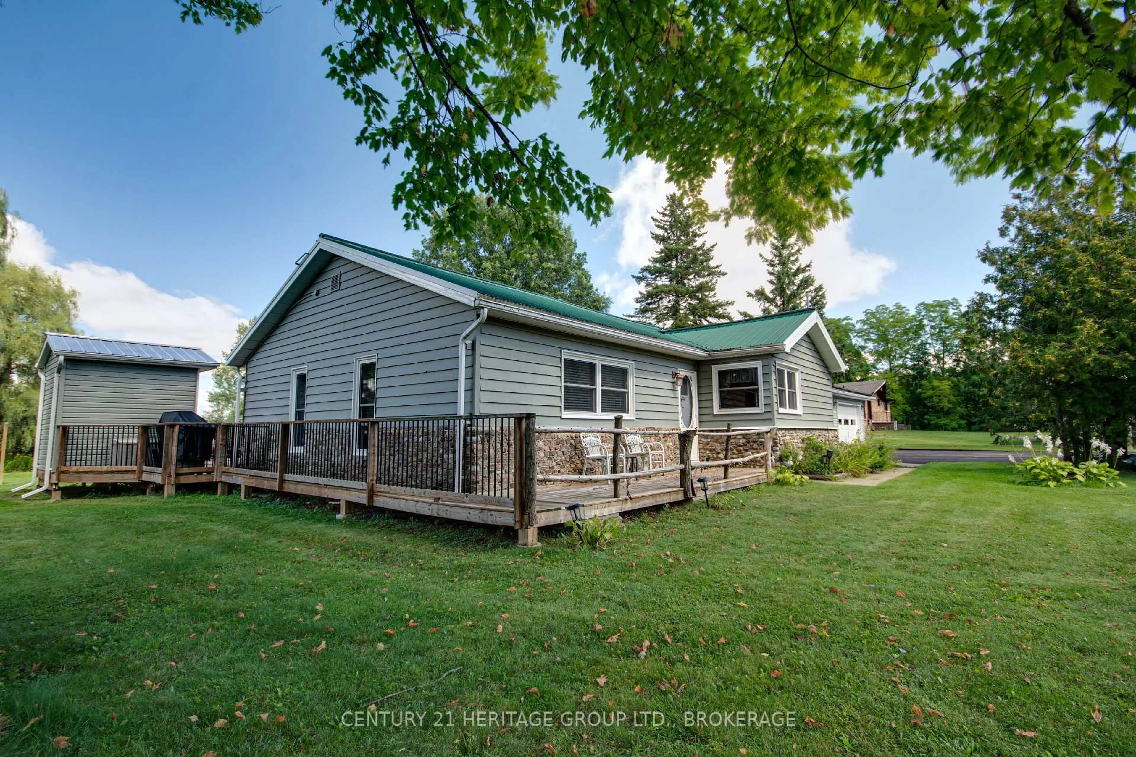 A pic from outside/outdoor area/front of a property/back of a property/a pic from drone, unknown for 492 Kingston Mills Rd, Kingston Ontario K7L 5H6