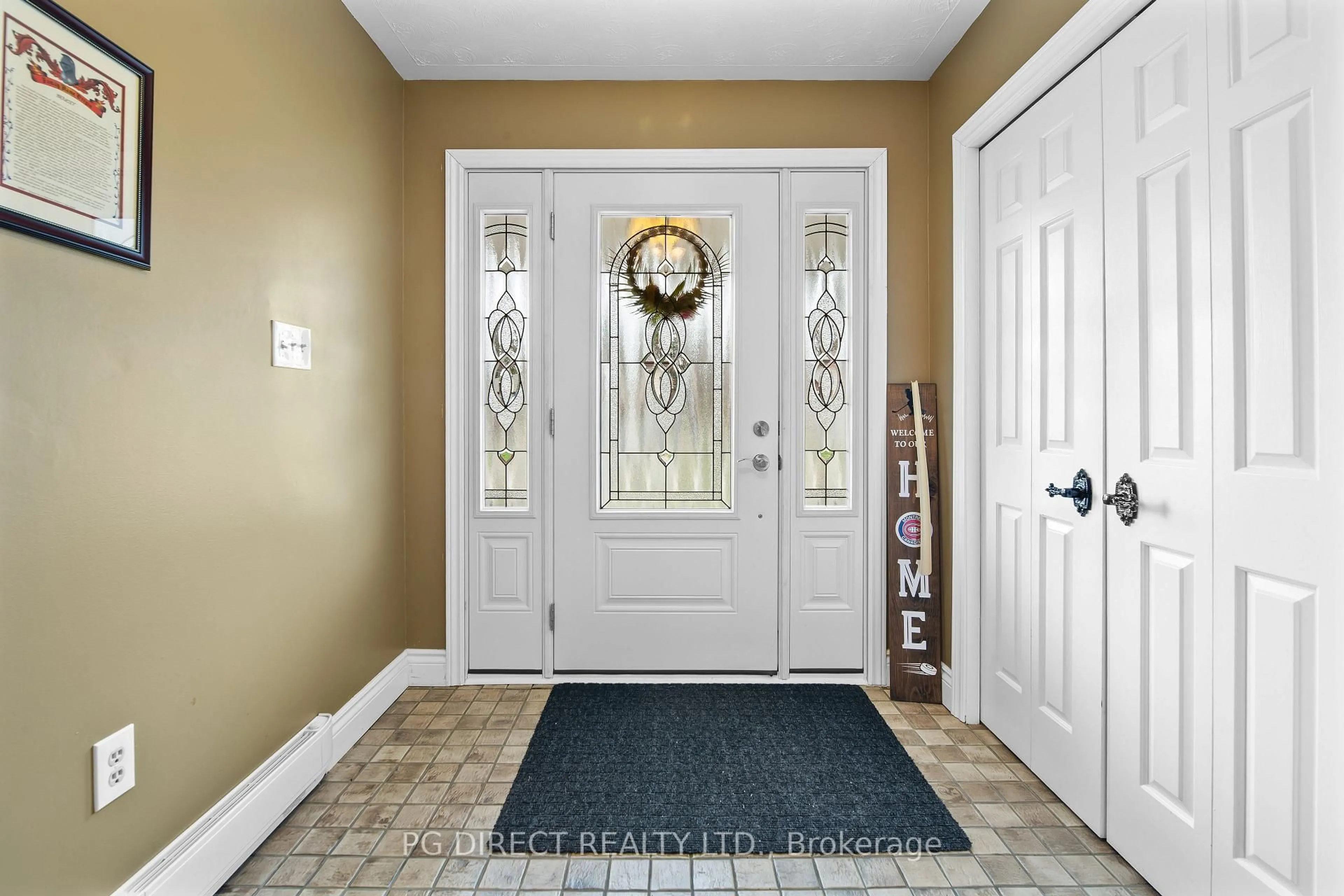 Indoor entryway for 42 Eglee Ave, North Bay Ontario P1B 8Z7