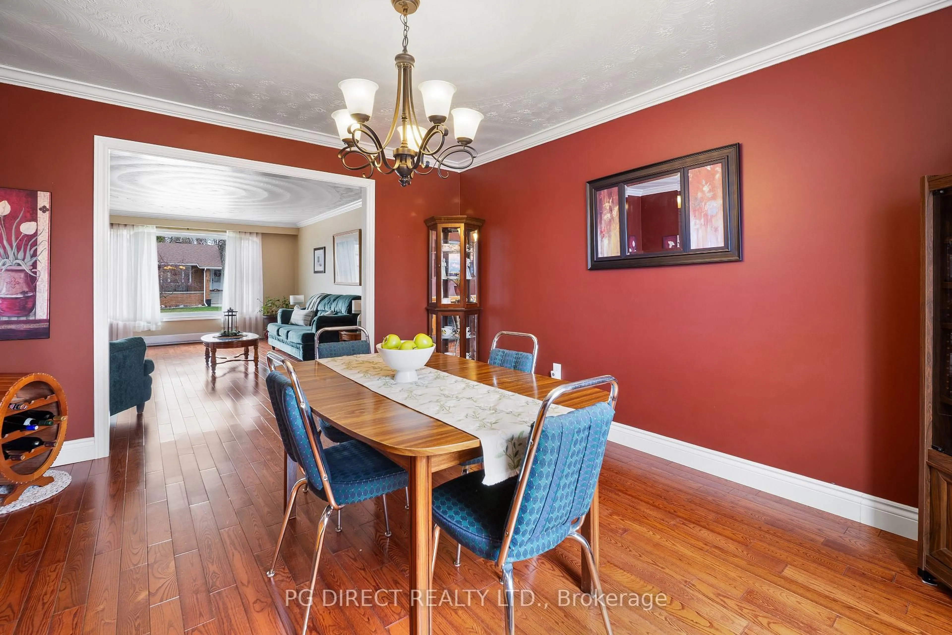 Dining room, wood/laminate floor for 42 Eglee Ave, North Bay Ontario P1B 8Z7