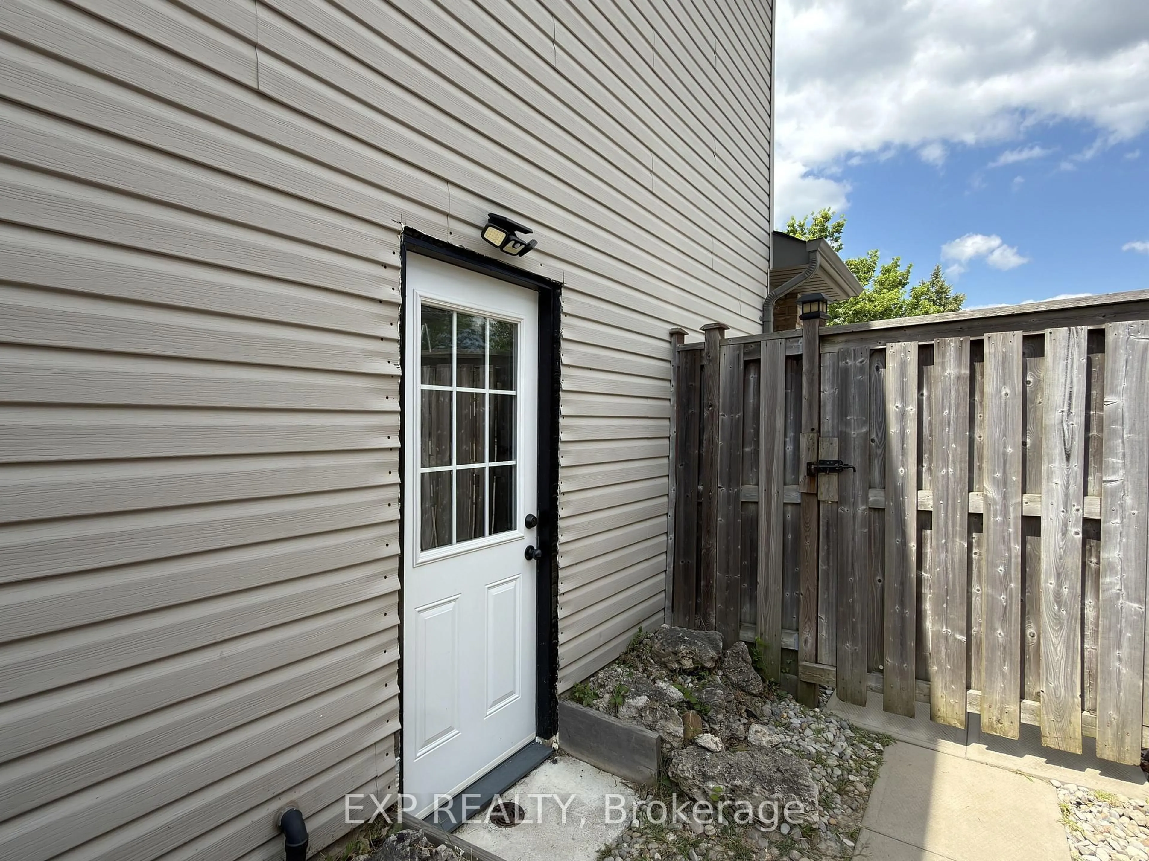Unknown for 608 Highview Dr, St. Thomas Ontario N5R 6B4