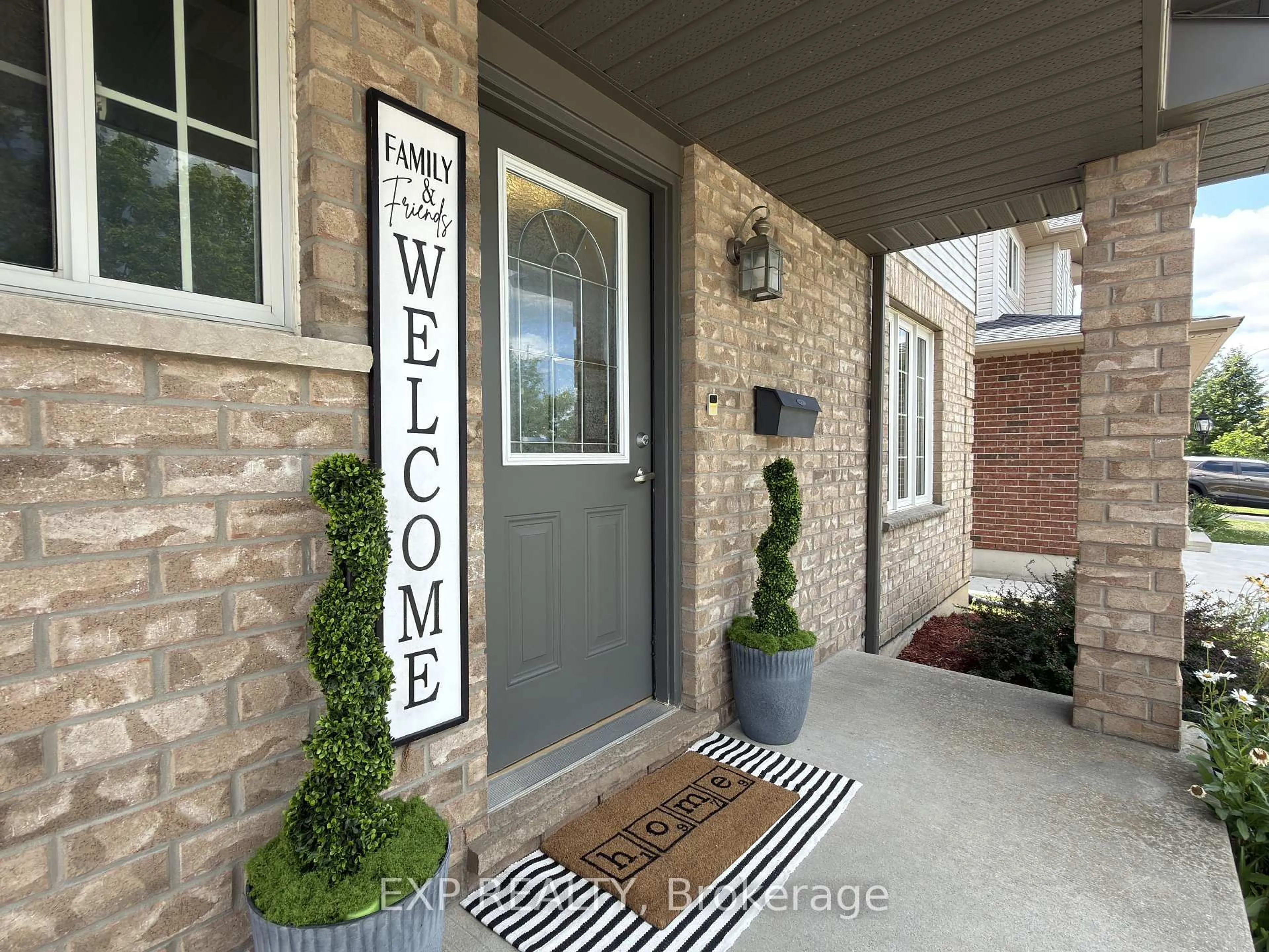 Indoor entryway for 608 Highview Dr, St. Thomas Ontario N5R 6B4