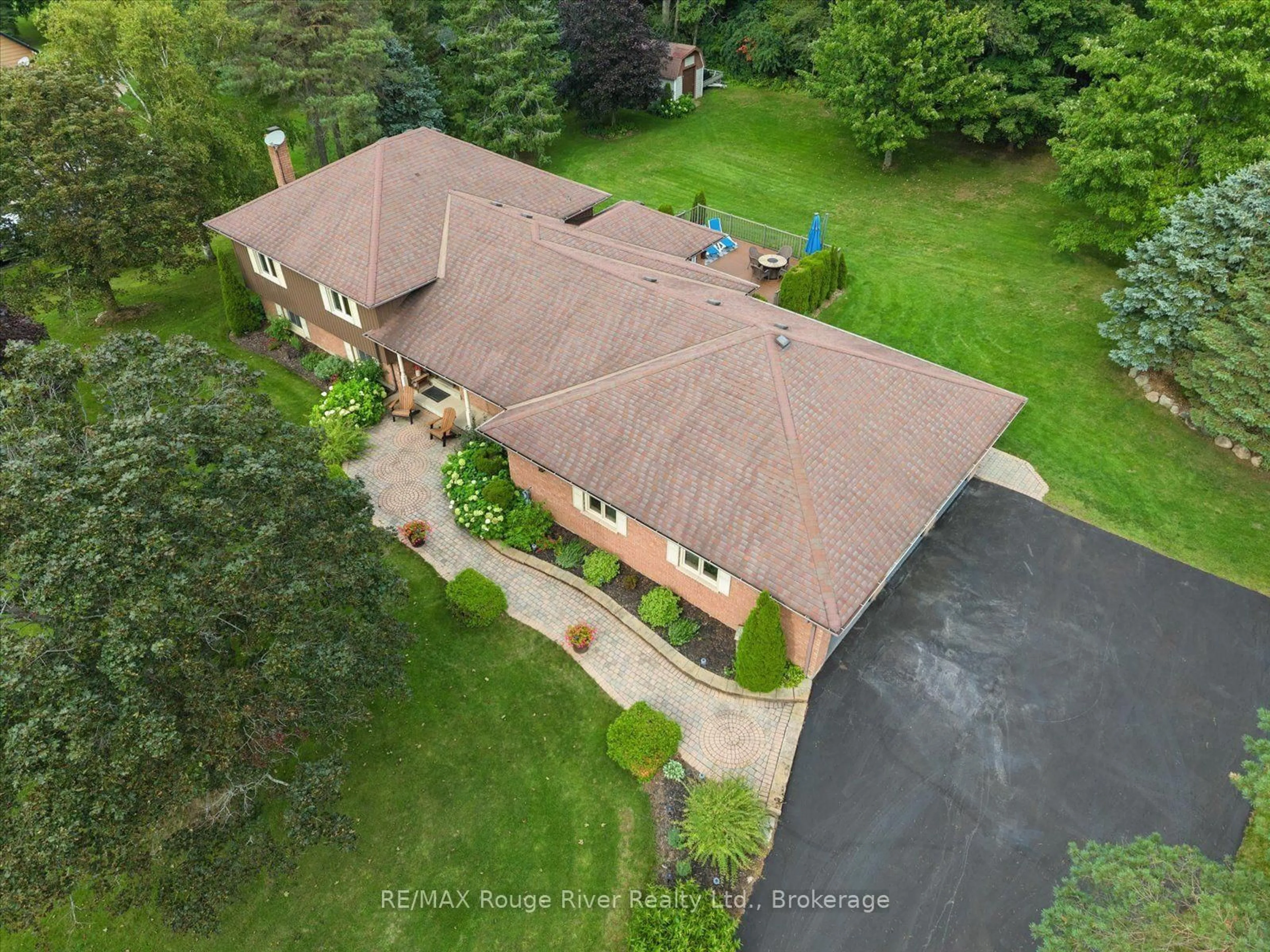 A pic from outside/outdoor area/front of a property/back of a property/a pic from drone, unknown for 35 Royal Estate Dr, Kawartha Lakes Ontario L0A 1K0