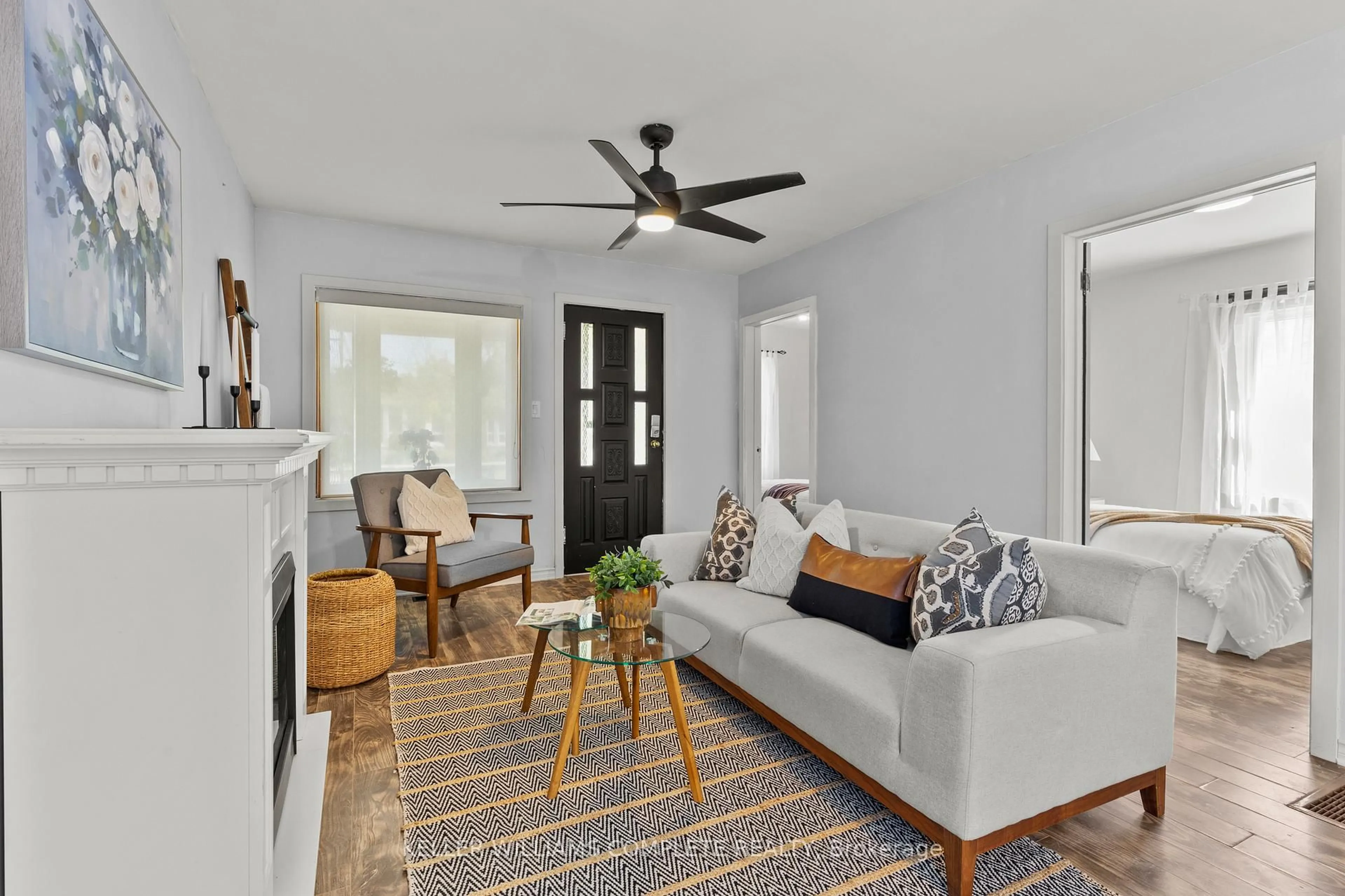 Living room with furniture, unknown for 10 MONCK St, St. Catharines Ontario L2S 1L6