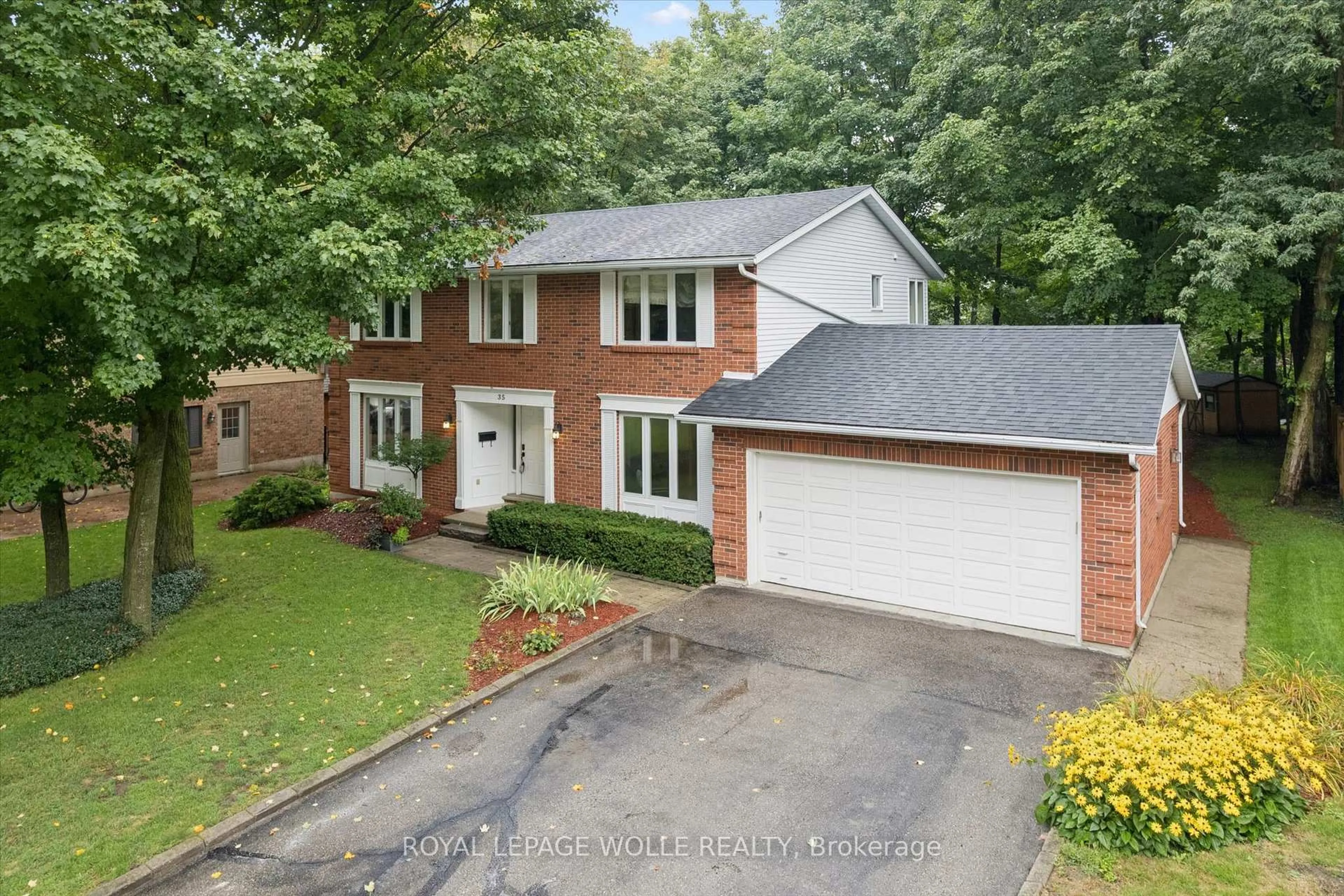 A pic from outside/outdoor area/front of a property/back of a property/a pic from drone, street for 35 Pintail Dr, Woolwich Ontario N3B 3G8