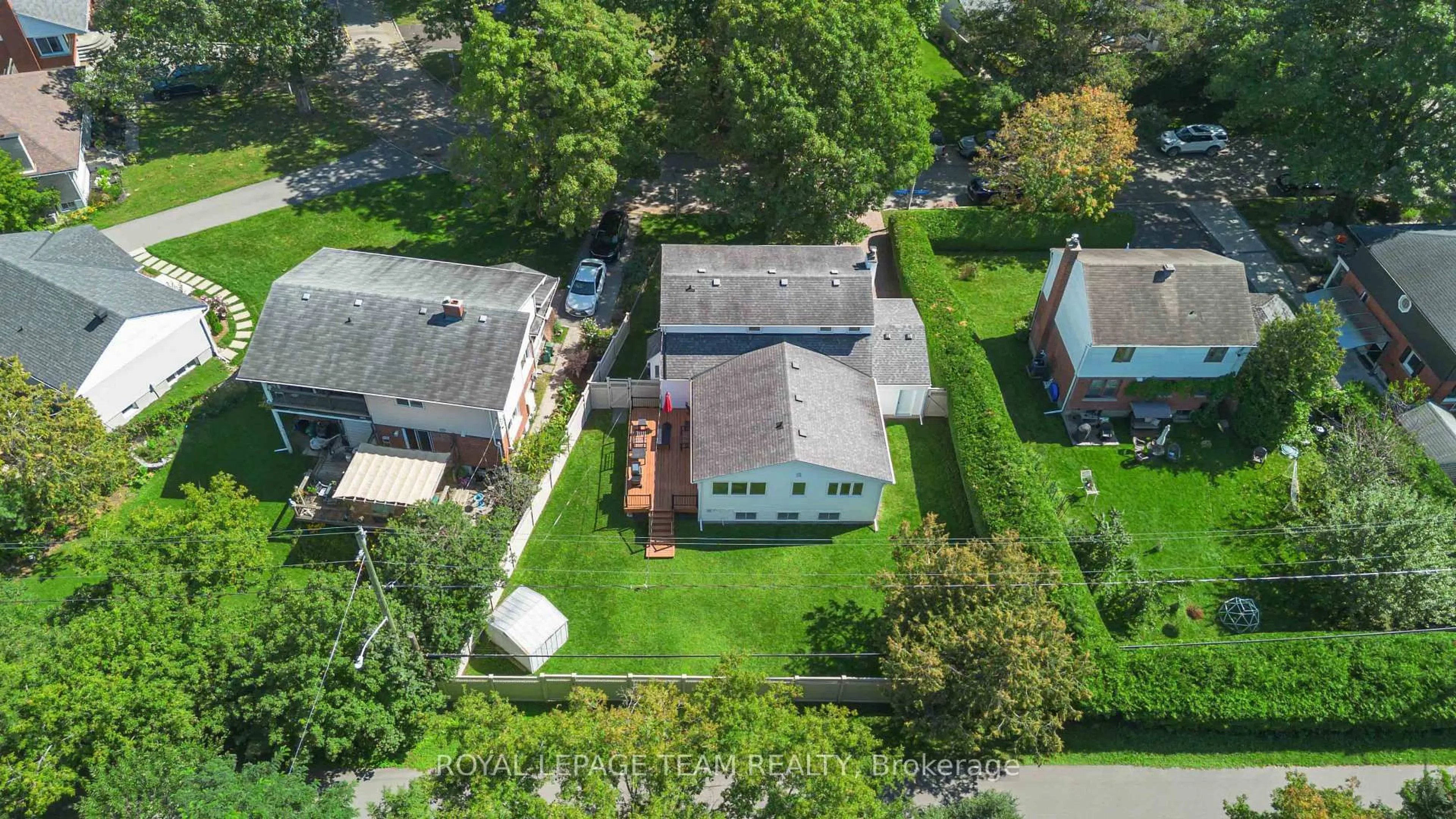 A pic from outside/outdoor area/front of a property/back of a property/a pic from drone, street for 115 Mountbatten Ave, Ottawa Ontario K1H 5V6