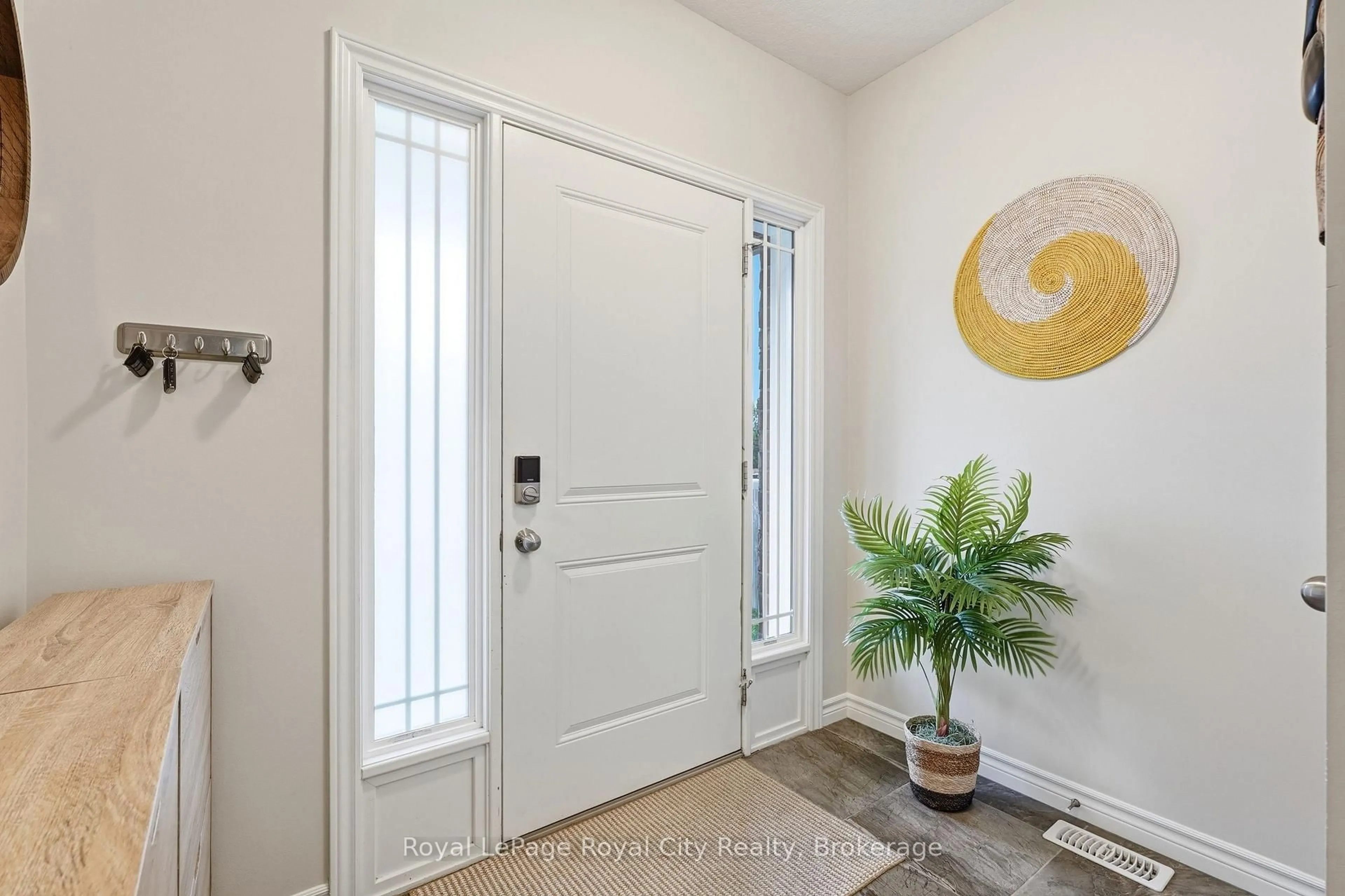 Indoor entryway for 8 Jeffrey Dr, Guelph Ontario N1E 0L6