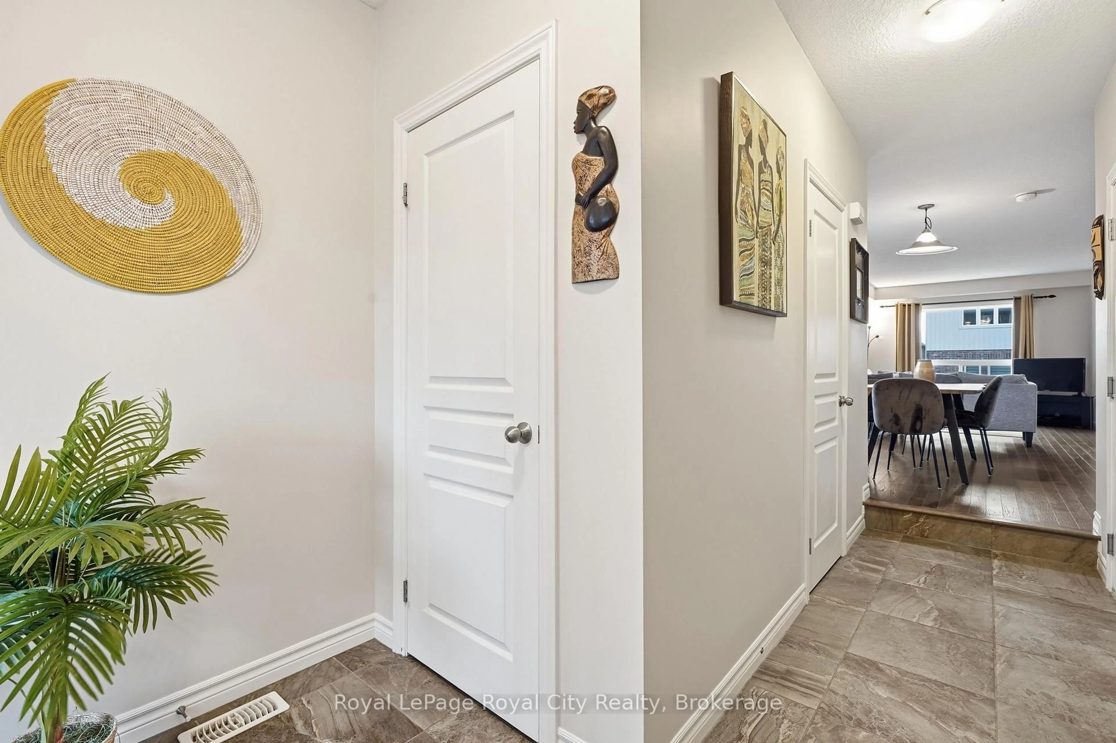 Indoor entryway for 8 Jeffrey Dr, Guelph Ontario N1E 0L6