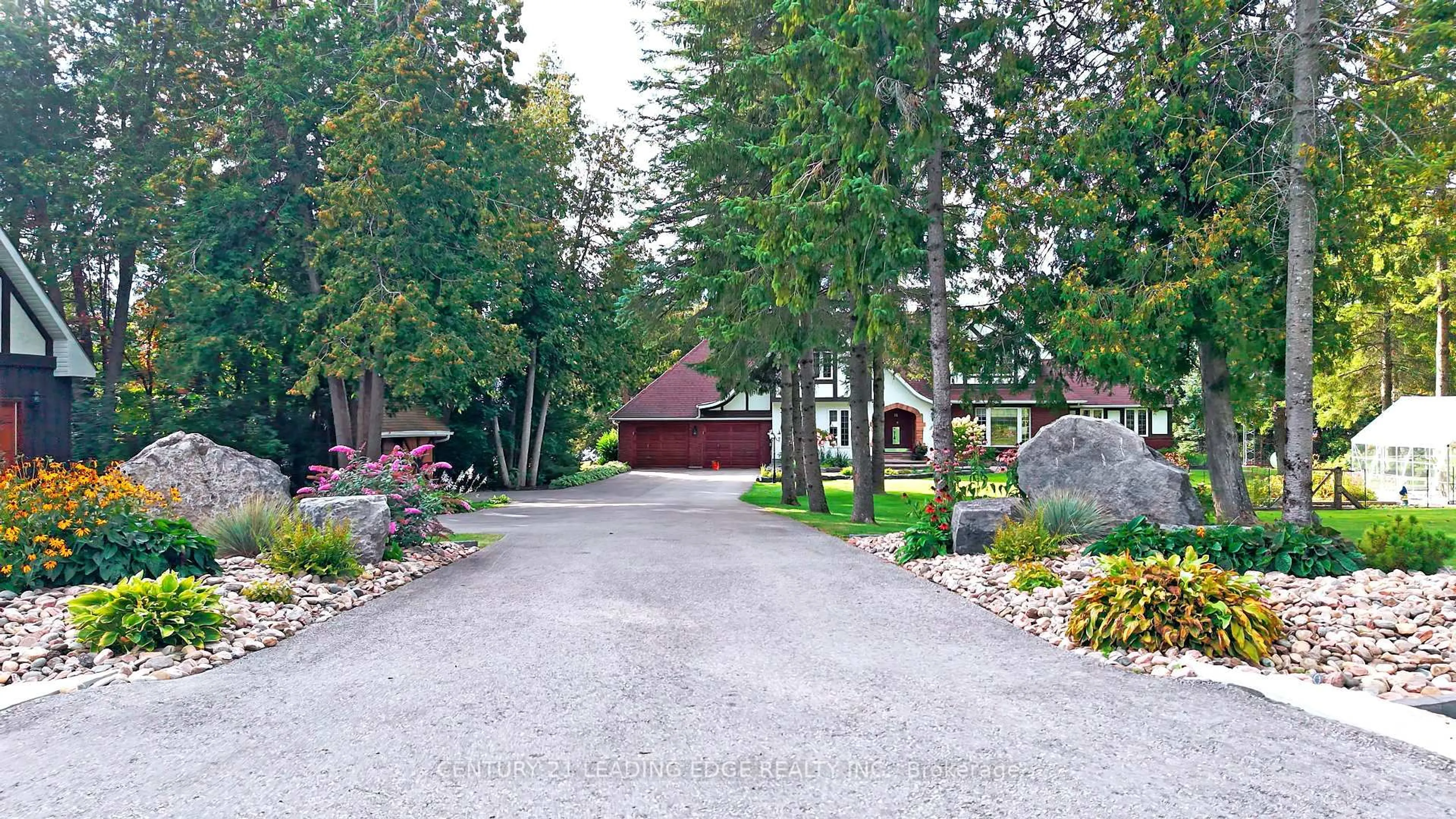 Indoor foyer for 11 Rodeo Dr, Kawartha Lakes Ontario K0M 1G0