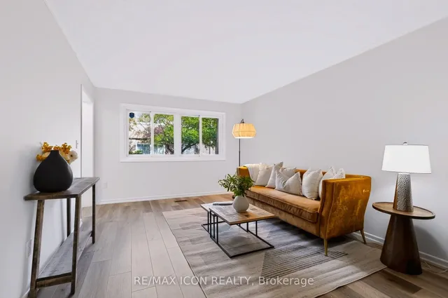 121 University Ave #102, Waterloo 3