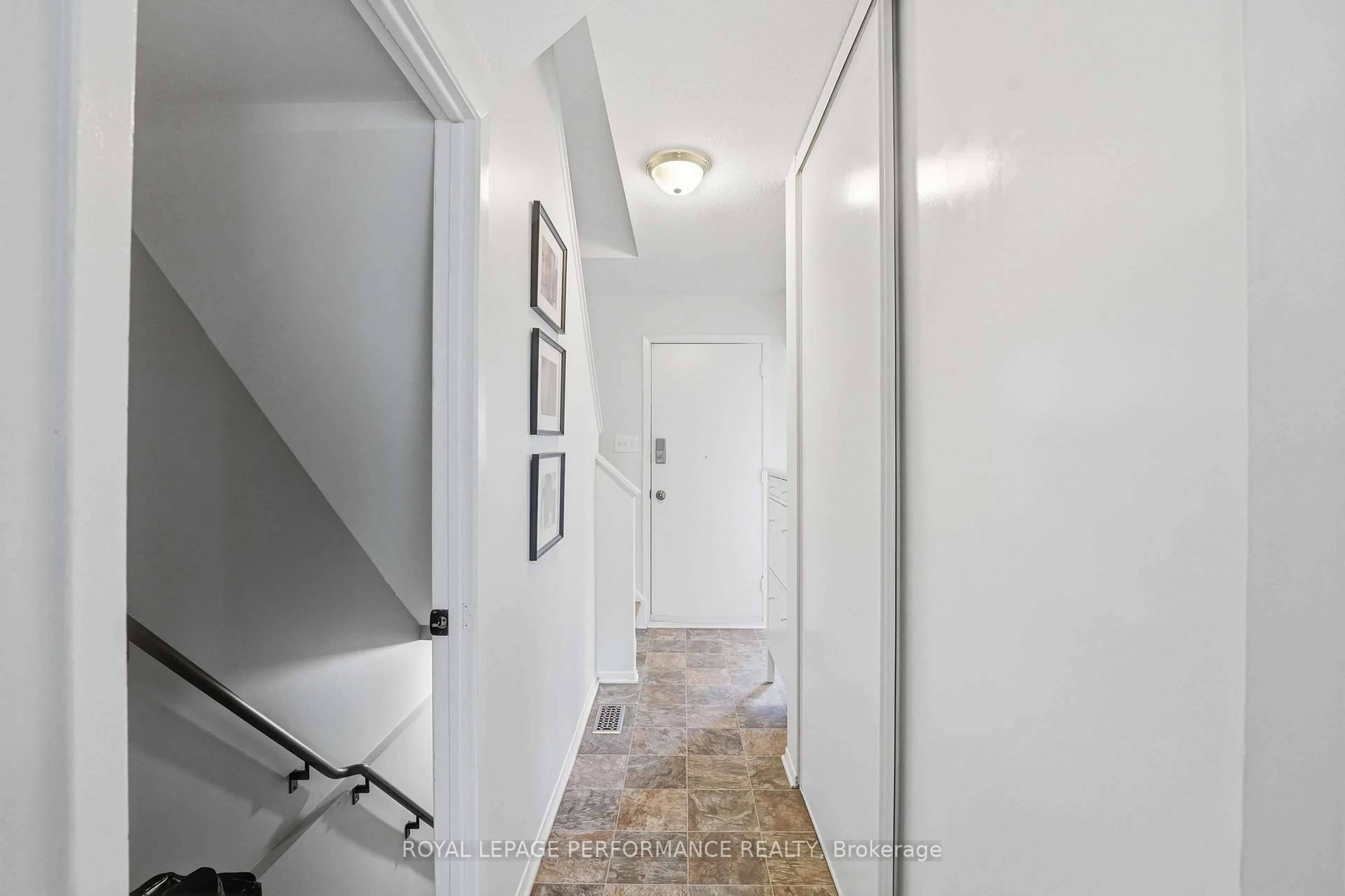 Indoor entryway for 1767 Trappist Lane, Ottawa Ontario K1C 1X7