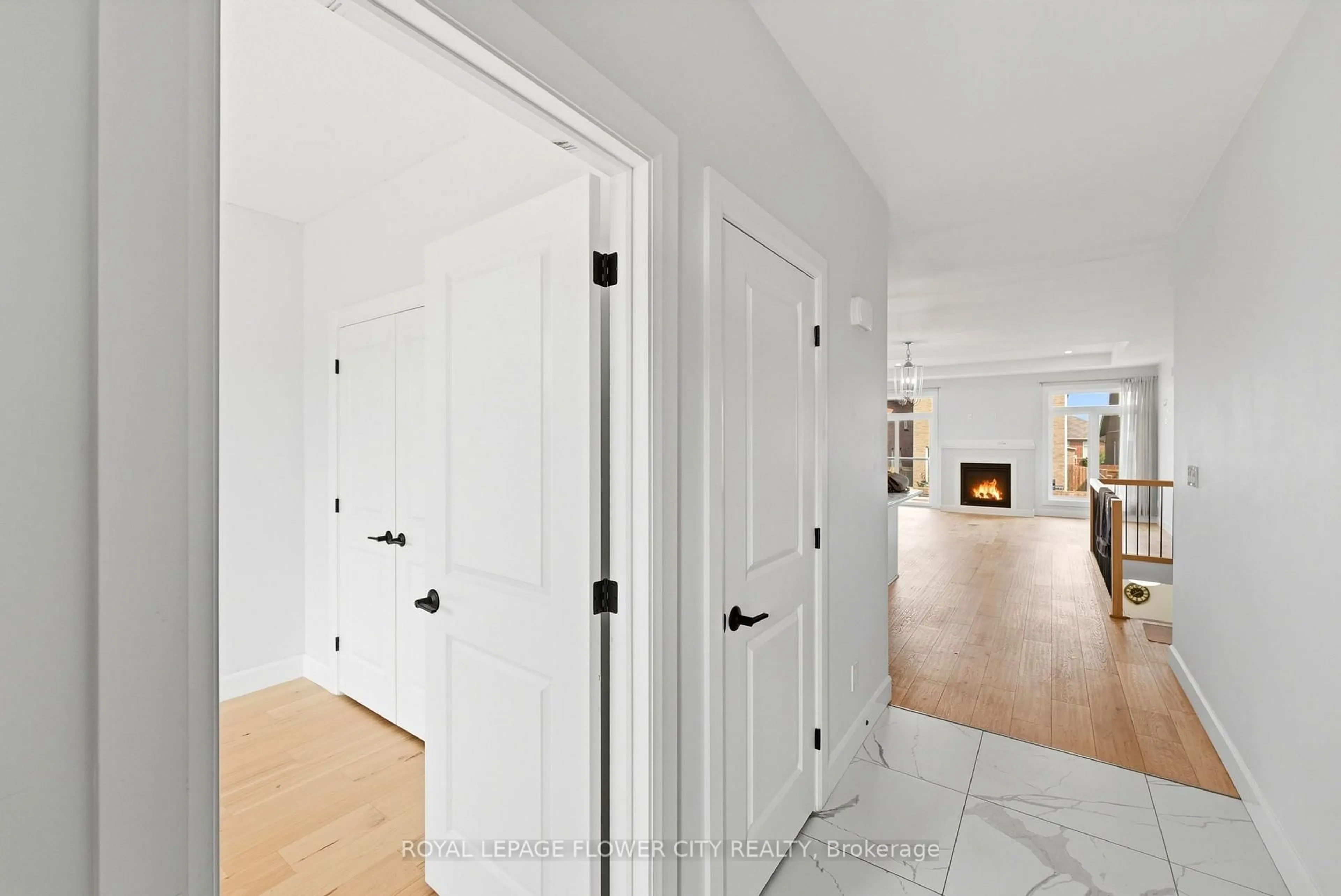 Indoor entryway for 269 Pittock Park Rd #9, Woodstock Ontario N4S 7W2