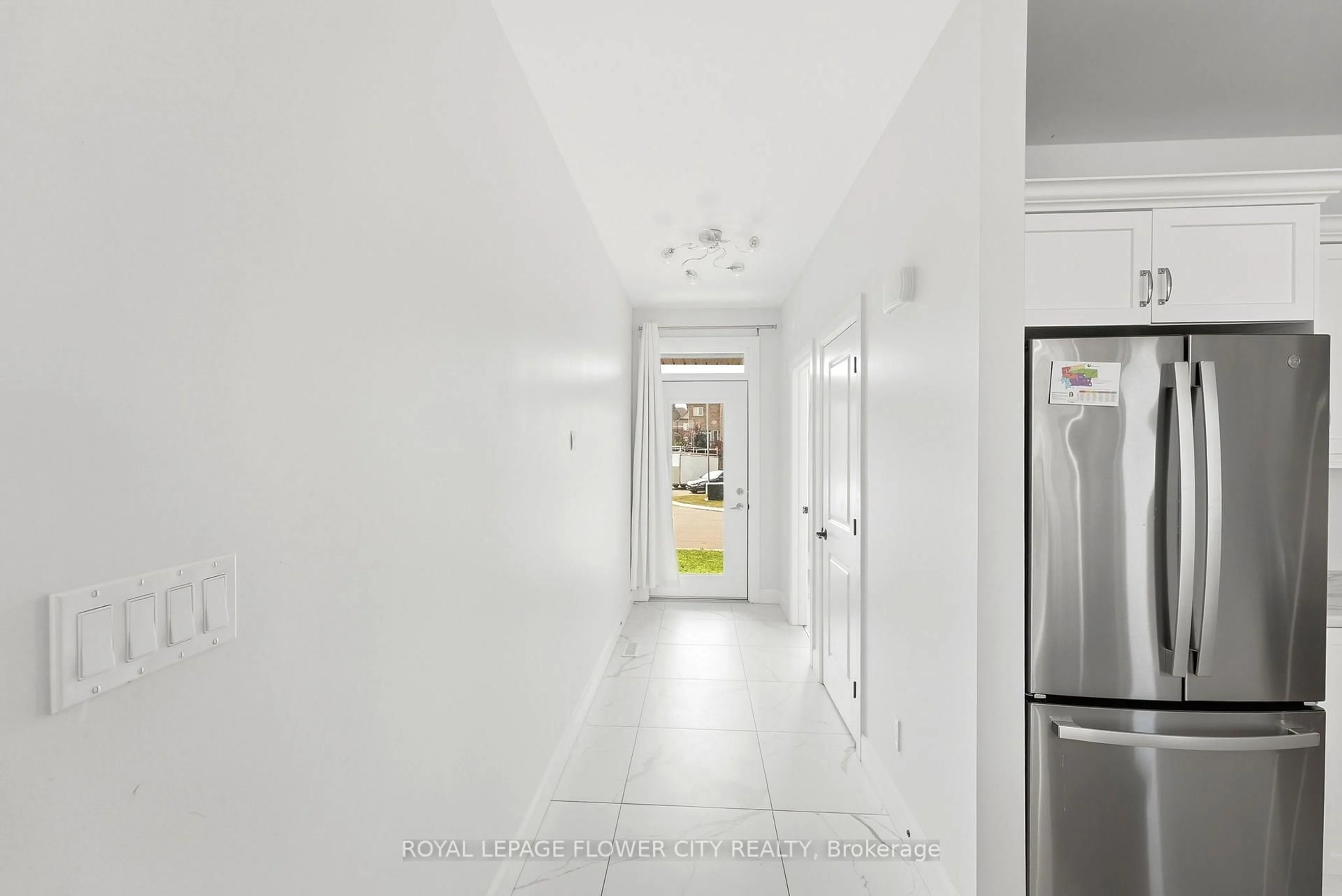 Indoor foyer for 269 Pittock Park Rd #9, Woodstock Ontario N4S 7W2