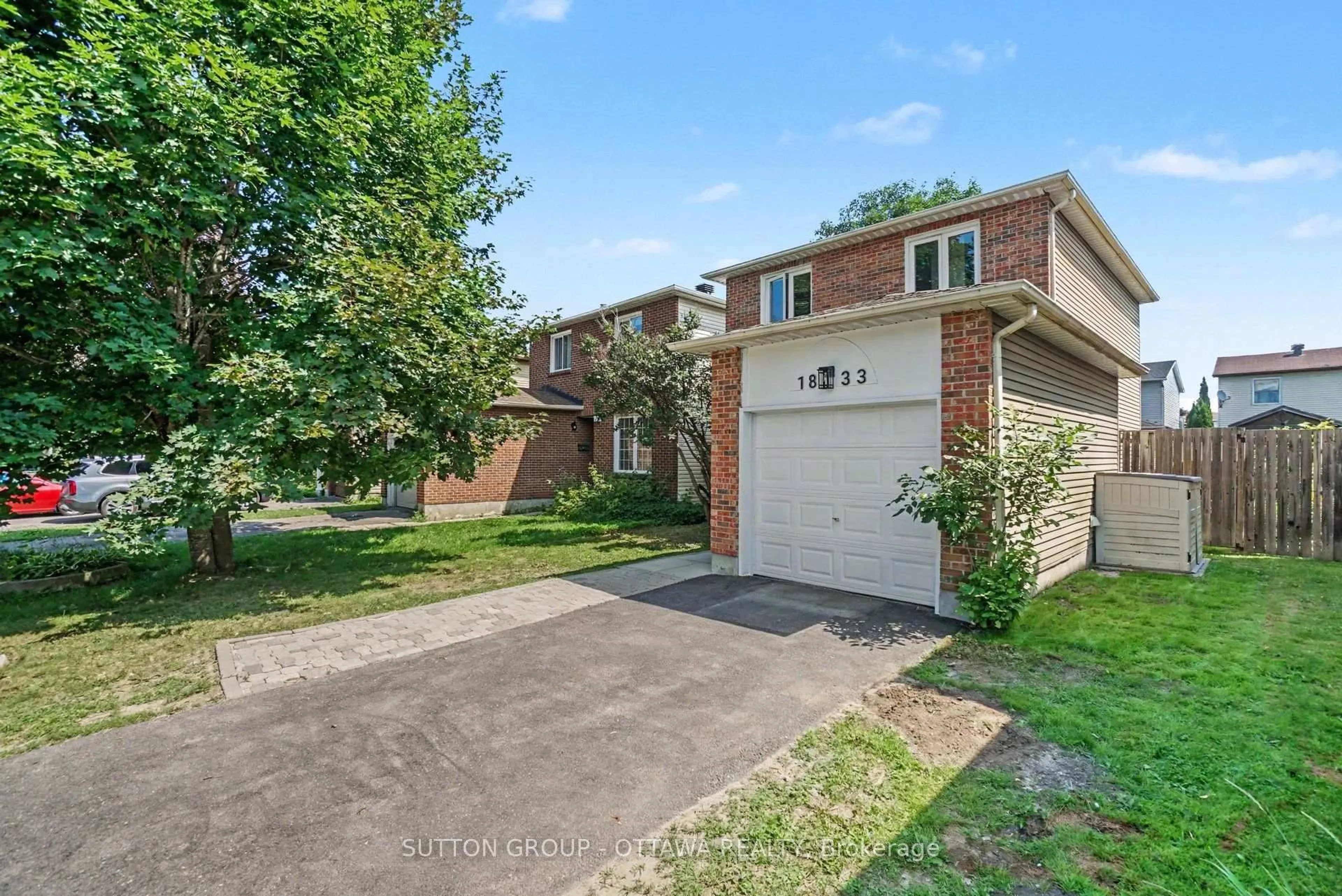 A pic from outside/outdoor area/front of a property/back of a property/a pic from drone, street for 1833 BROUSSEAU Cres, Ottawa Ontario K1C 2Y5