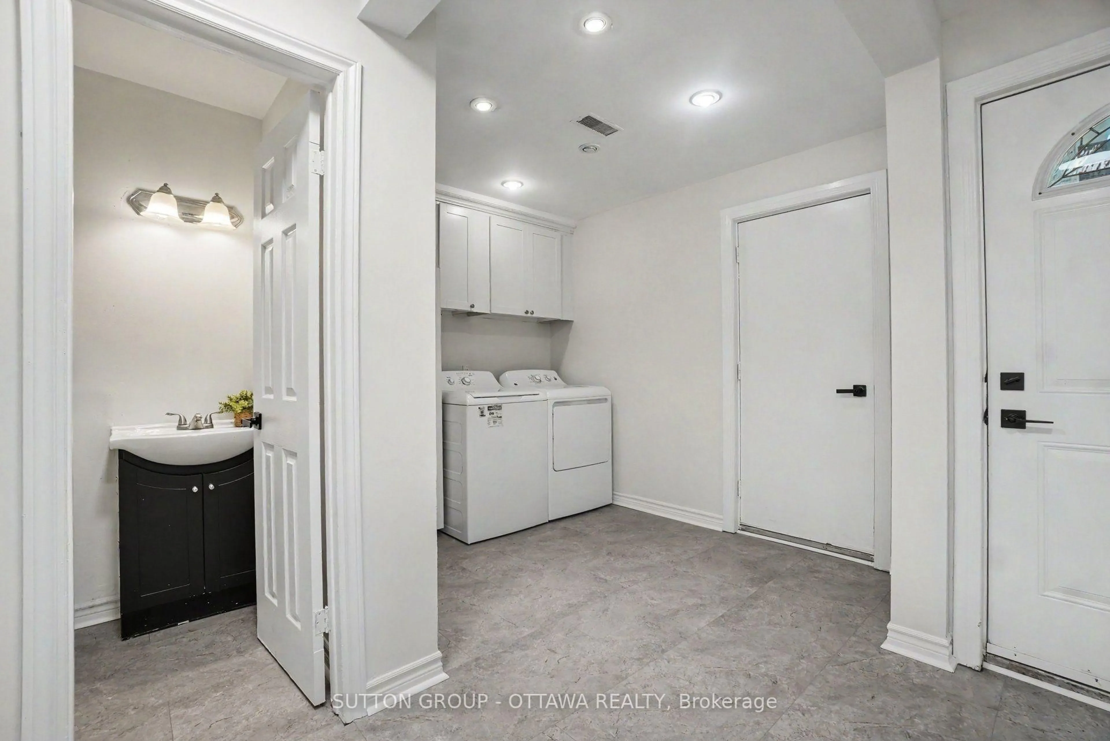 Laundry room for 1833 BROUSSEAU Cres, Ottawa Ontario K1C 2Y5