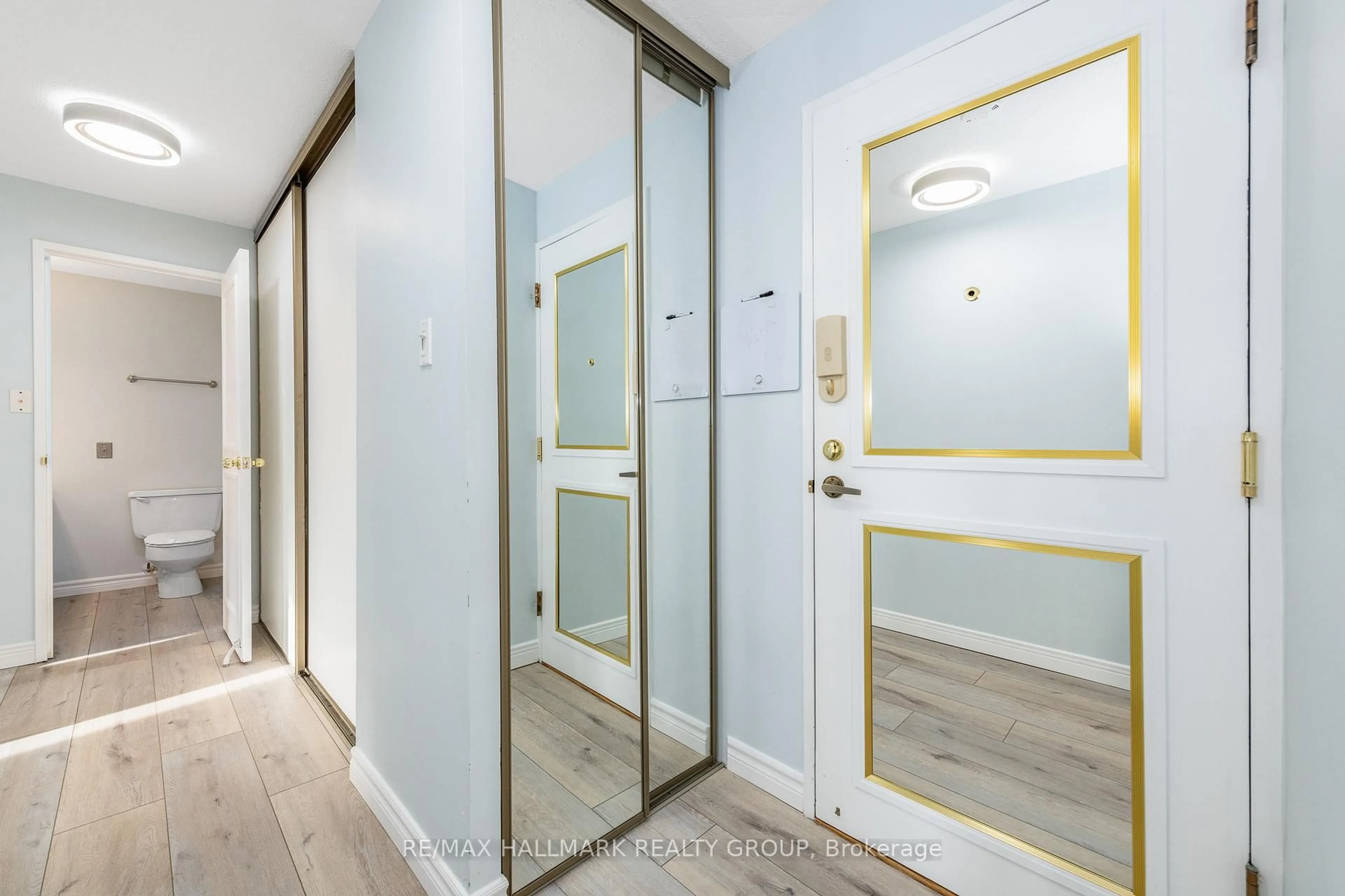 Indoor entryway for 1505 Baseline Rd ##214, Ottawa Ontario K2C 3L4