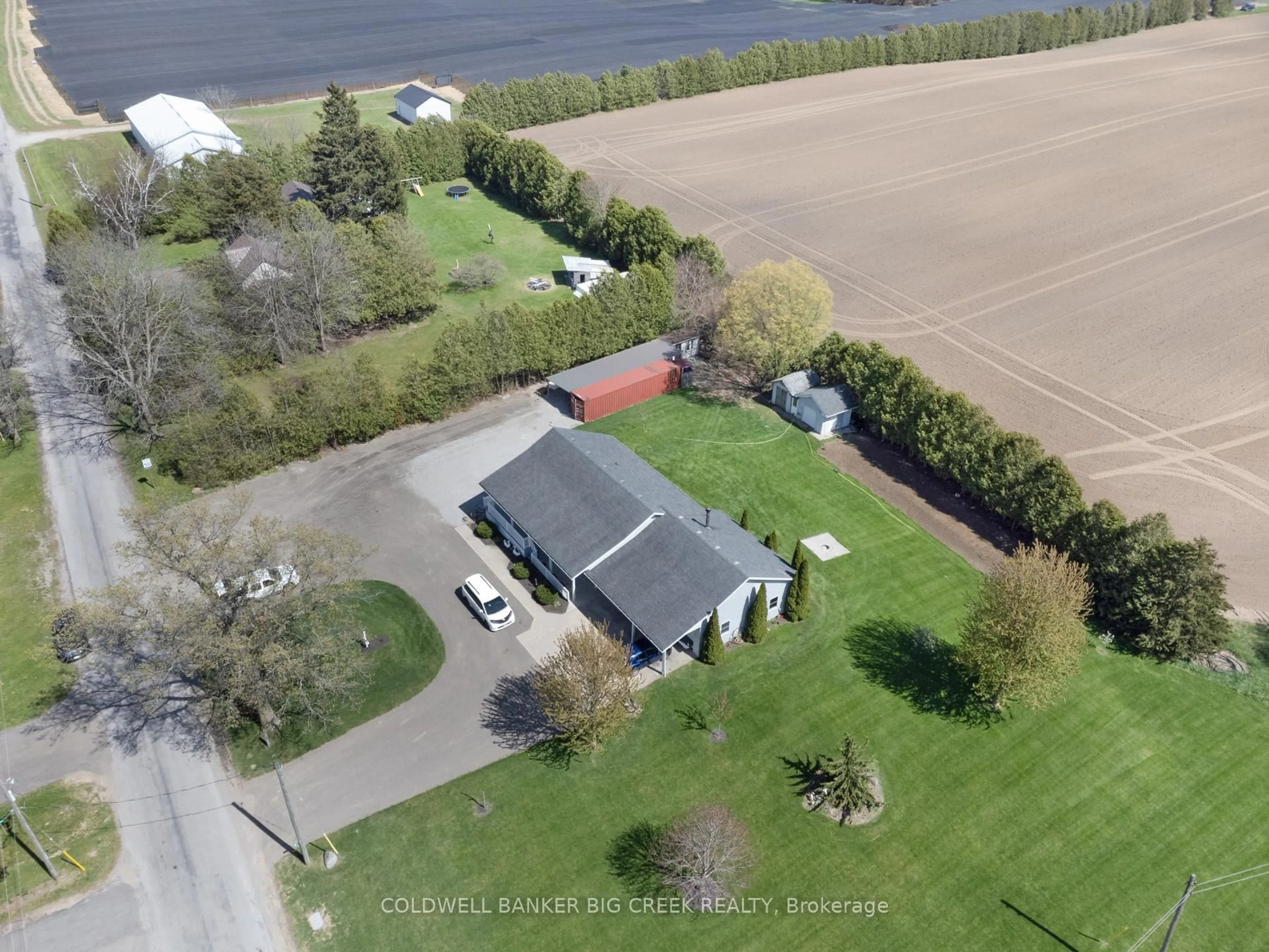 A pic from outside/outdoor area/front of a property/back of a property/a pic from drone, water/lake/river/ocean view for 6 Scott St, Norfolk Ontario N4B 1A2