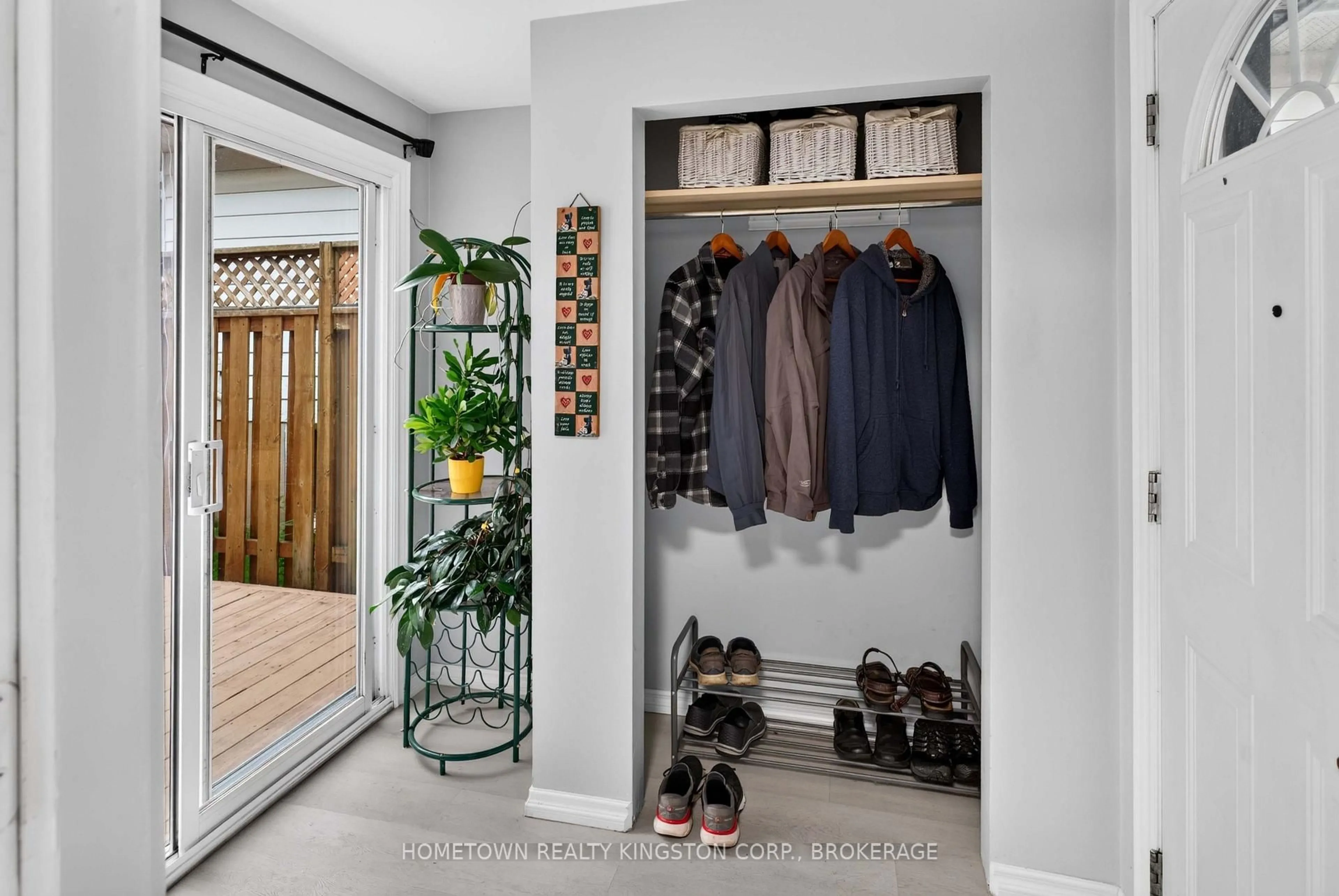Indoor entryway for 60 Guthrie Dr, Kingston Ontario K7K 5X5