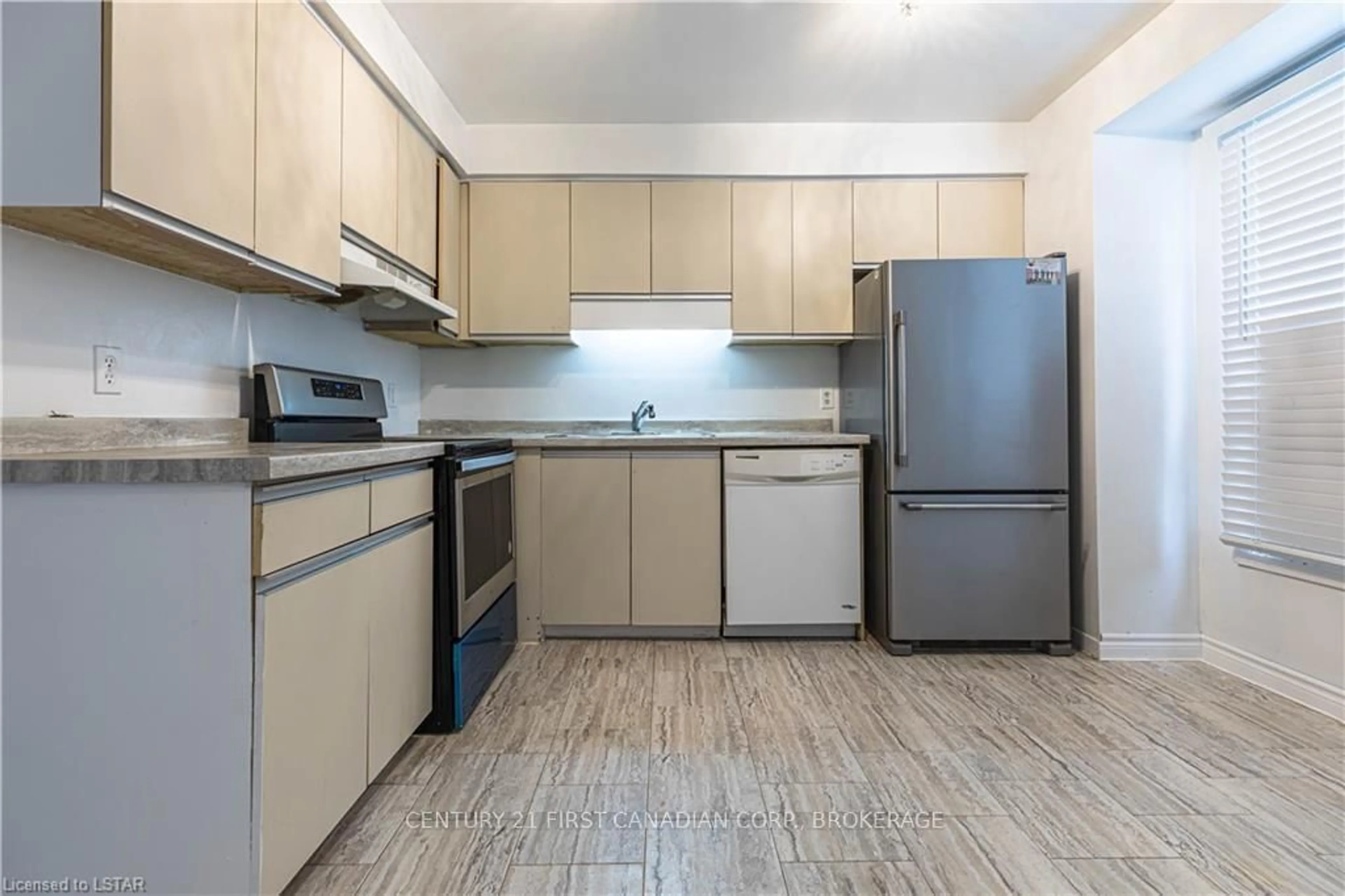 Standard kitchen, unknown for 595 THIRD St #63, London East Ontario N5V 4A1
