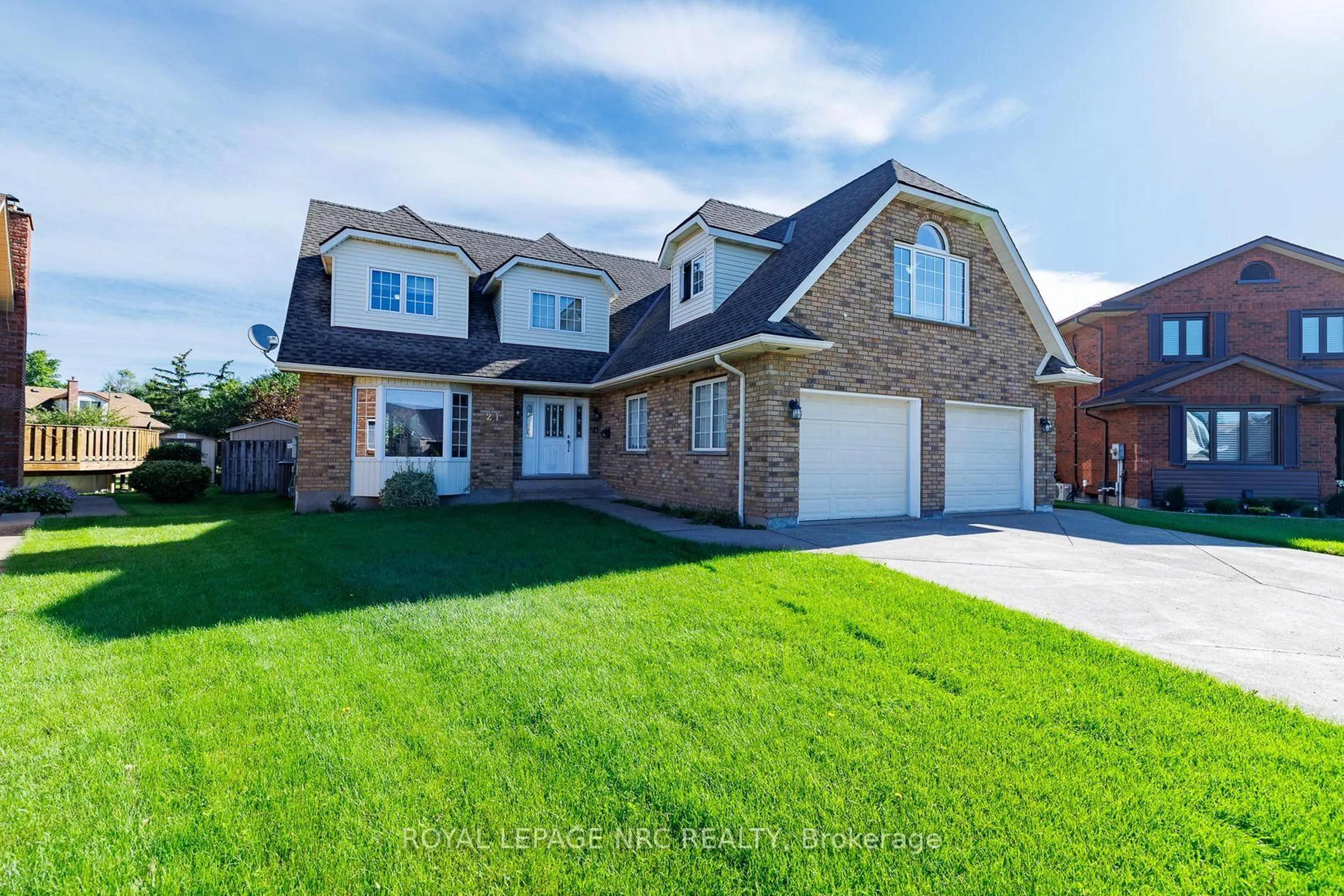 Home with brick exterior material, street for 21 Elmvale Cres, Port Colborne Ontario L3K 5Z9