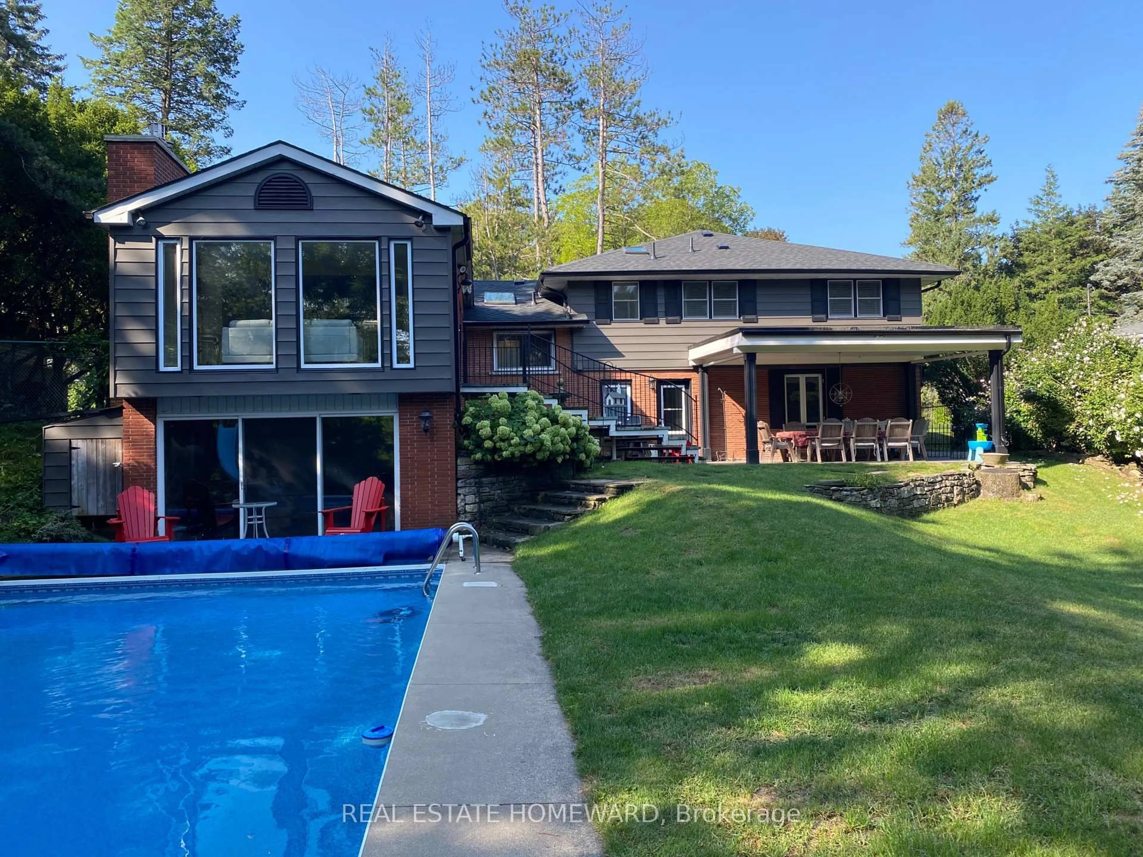 A pic from outside/outdoor area/front of a property/back of a property/a pic from drone, water/lake/river/ocean view for 63 Cait Crt, Hamilton Ontario L5G 1M3