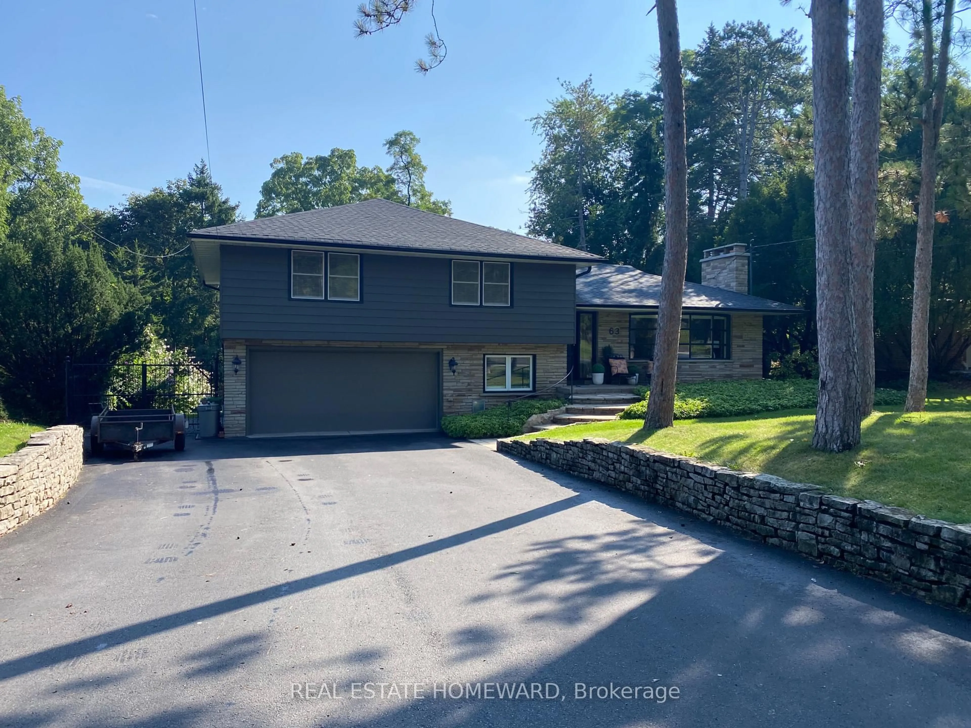 A pic from outside/outdoor area/front of a property/back of a property/a pic from drone, street for 63 Cait Crt, Hamilton Ontario L5G 1M3