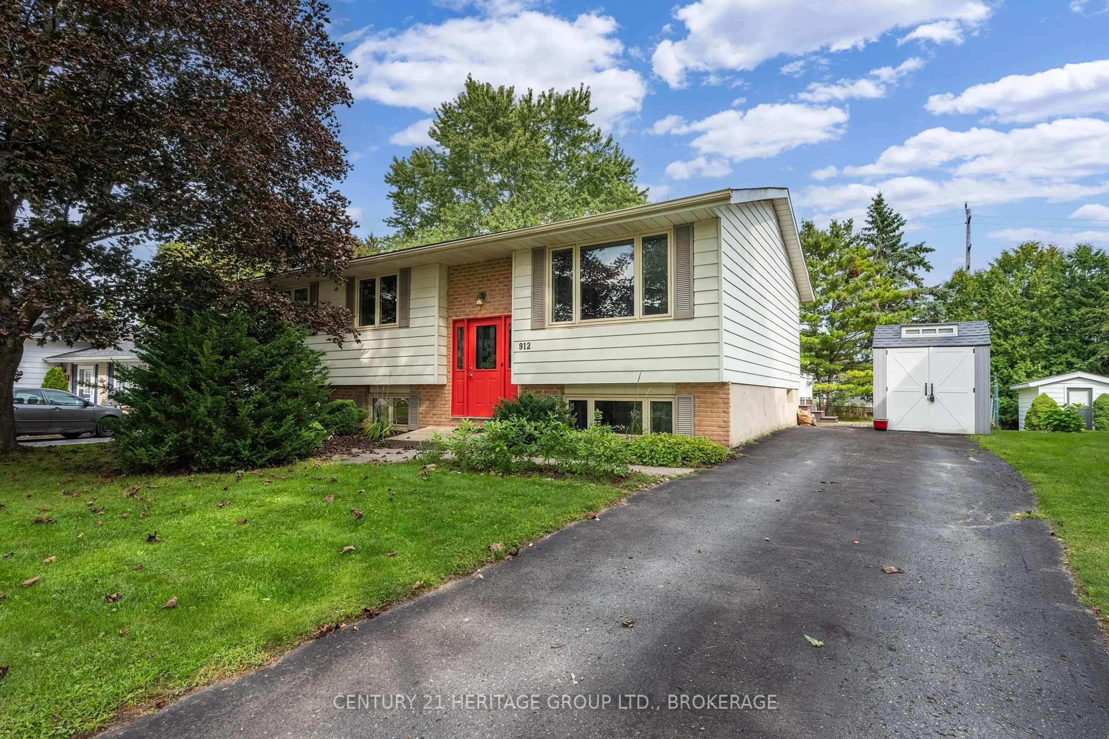 Home with vinyl exterior material, street for 912 Safari Dr, Kingston Ontario K7M 6X5