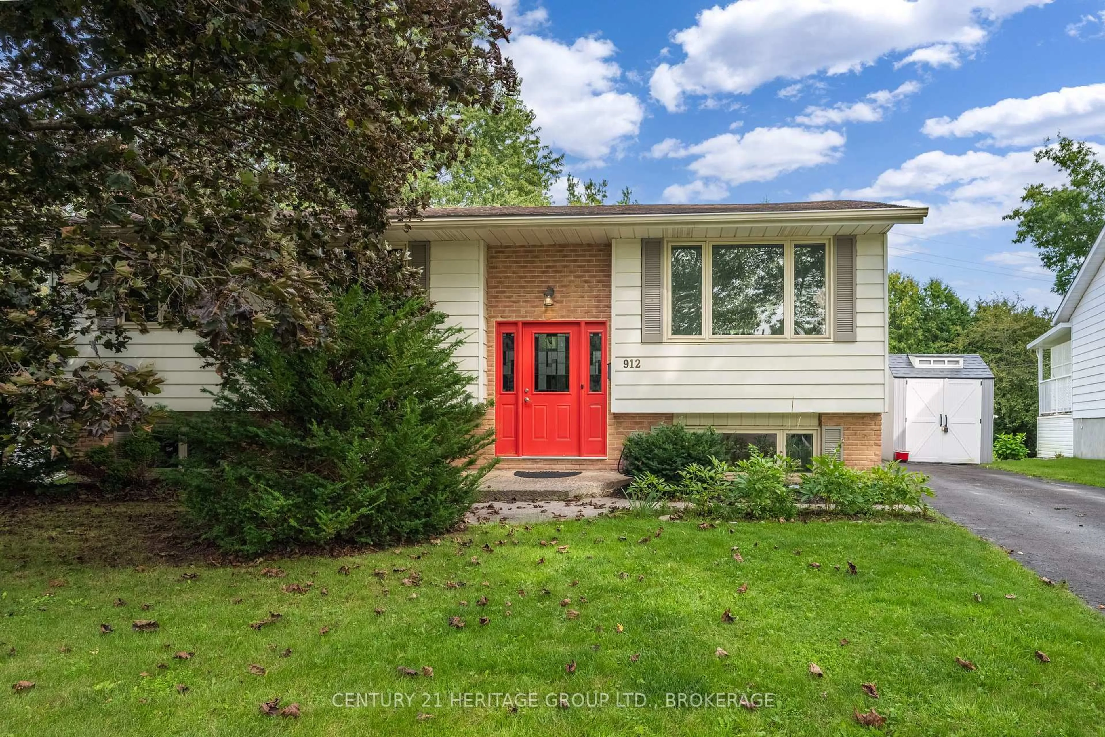 Home with vinyl exterior material, street for 912 Safari Dr, Kingston Ontario K7M 6X5
