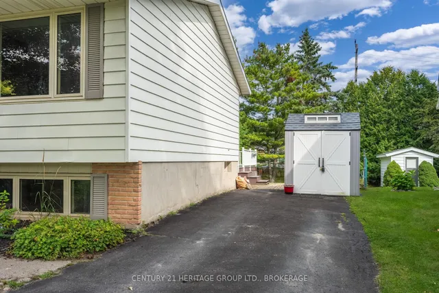 912 Safari Dr, Kingston 4