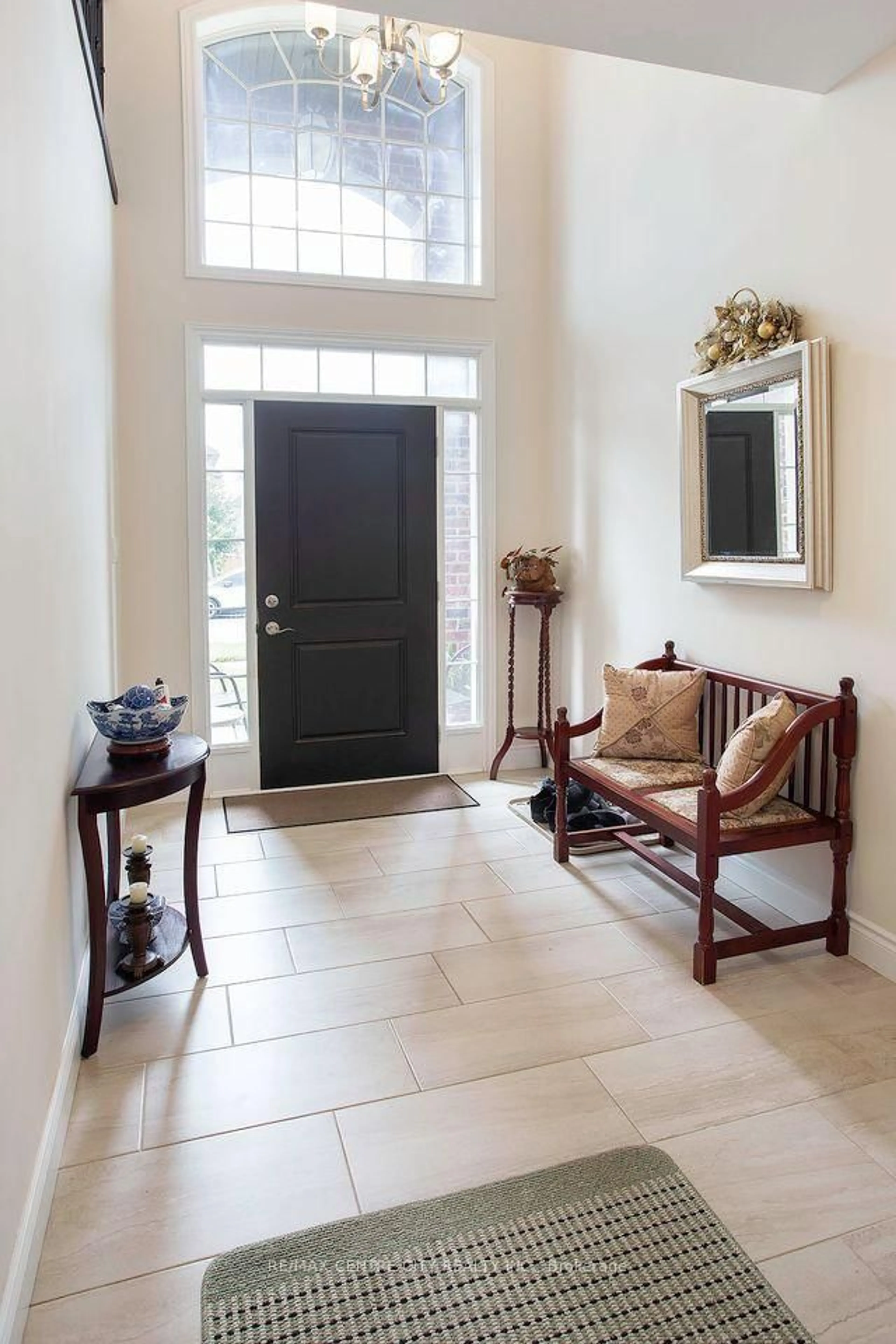 Indoor entryway for 1586 Noah Bend, London North Ontario N6G 0T2
