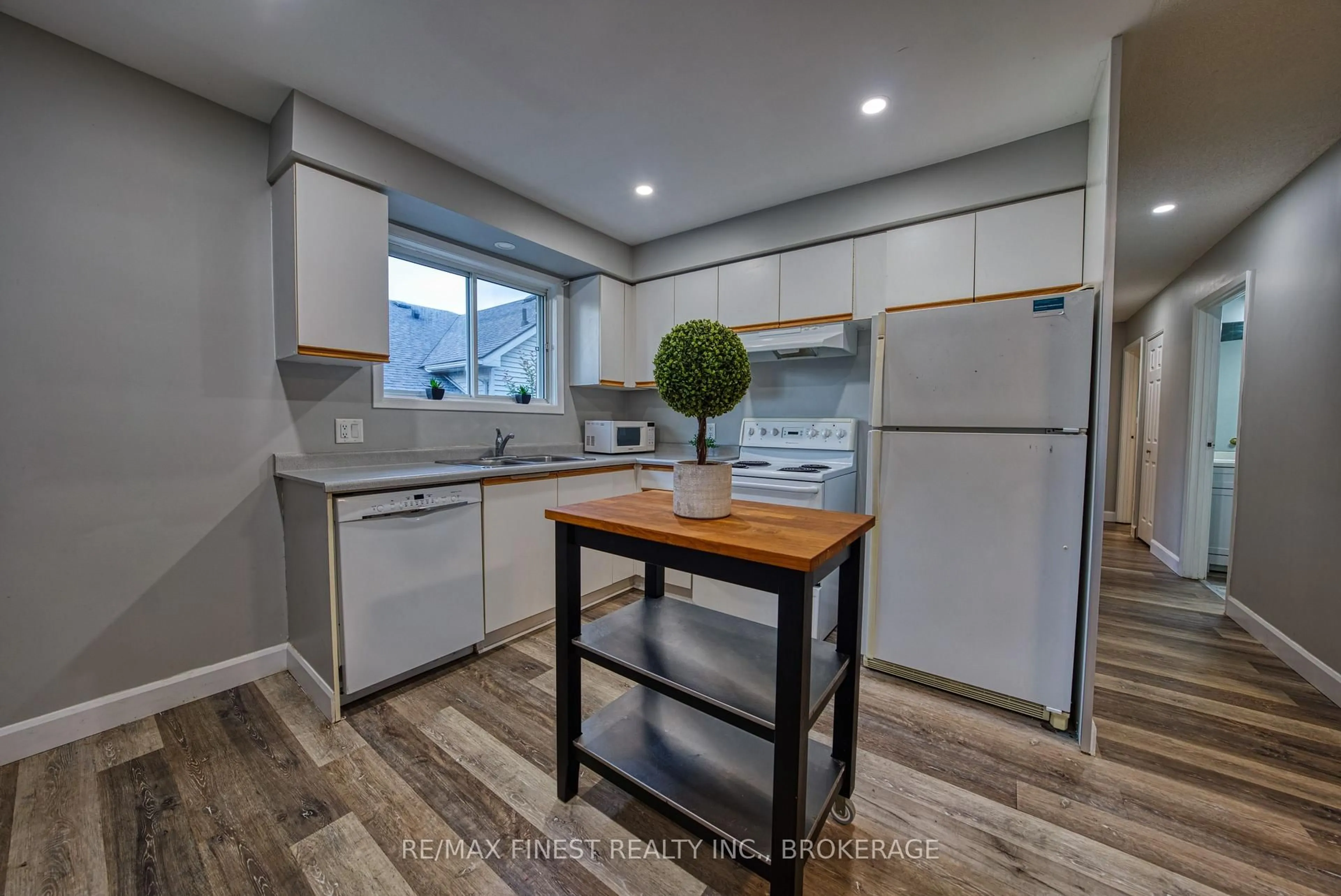 Unknown for 941 Warburton Cres, Kingston Ontario K7M 8L1