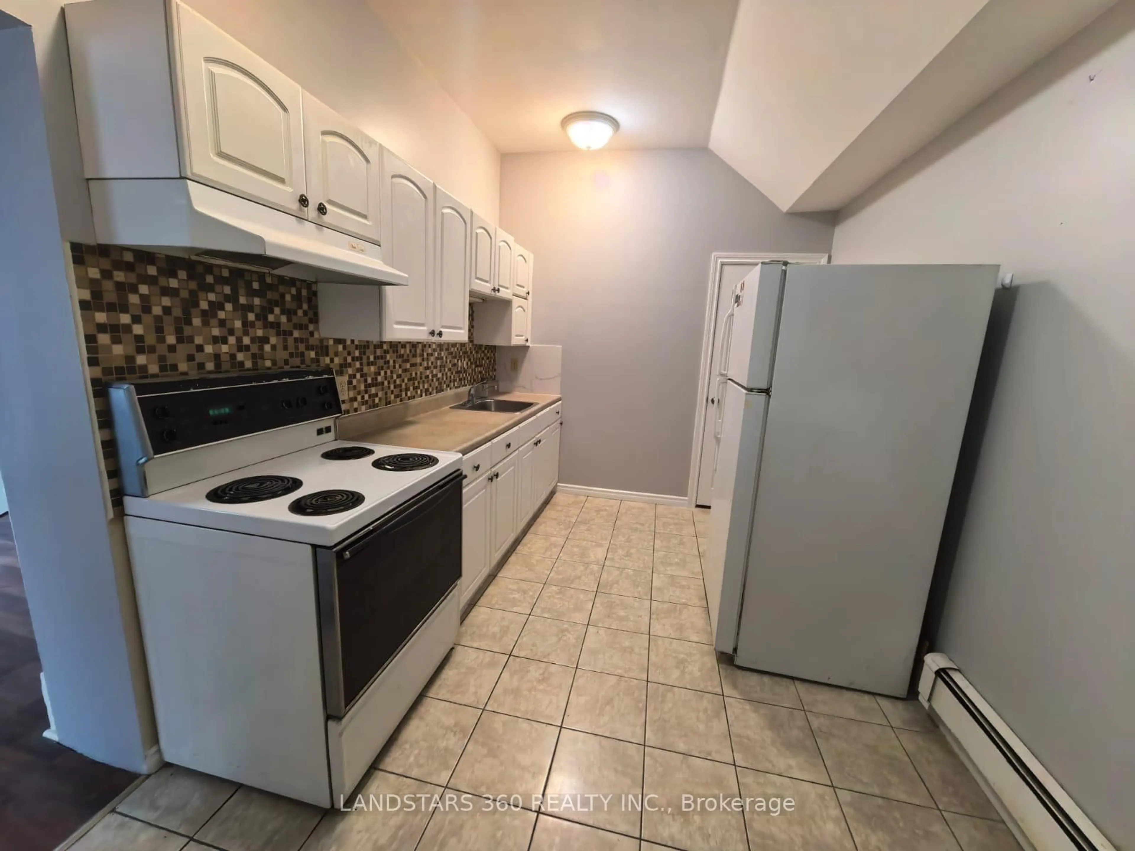 Standard kitchen, unknown for 72 Breithaupt St, Waterloo Ontario N2H 5H8
