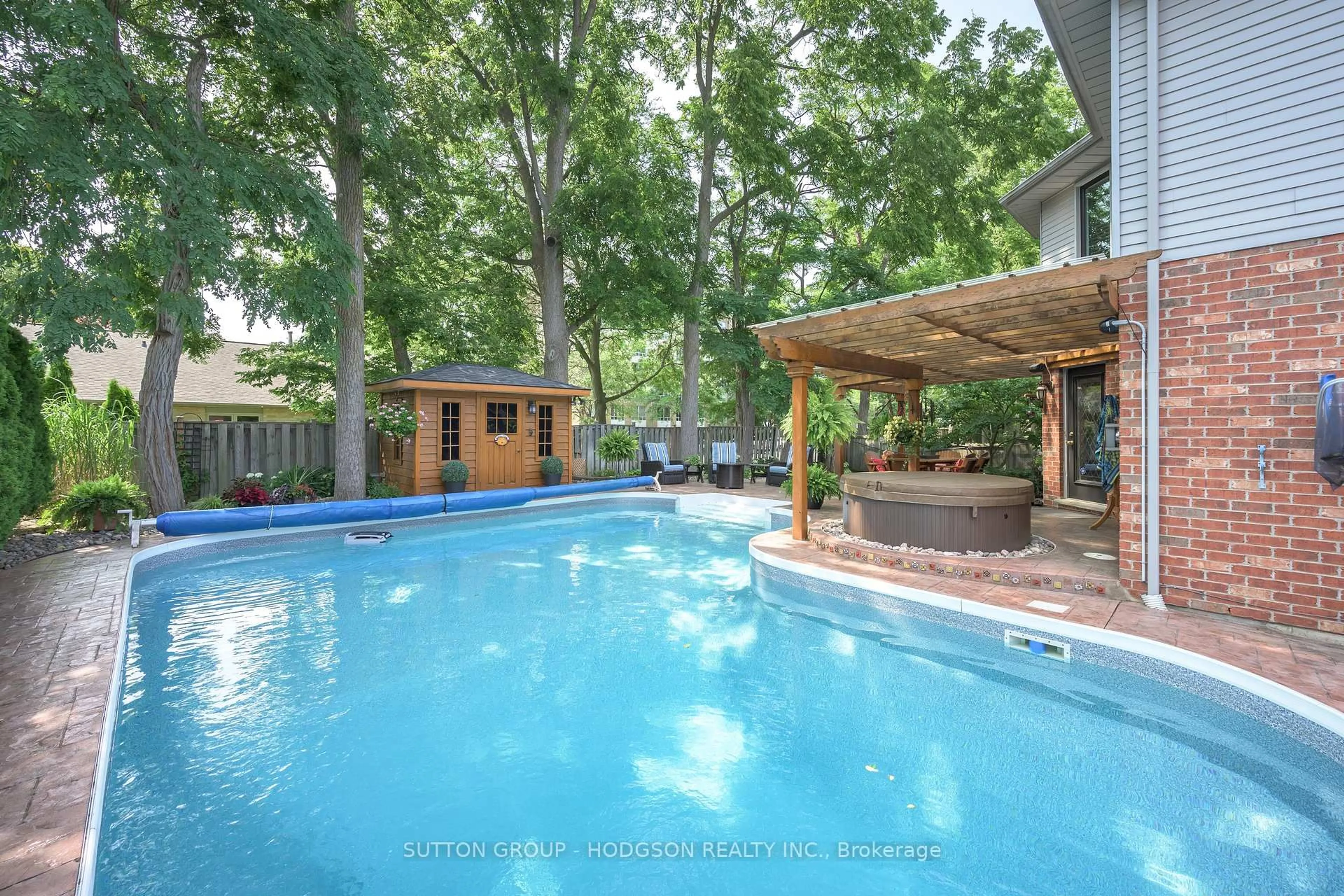 Pool for 103 Carriage Hill Dr, London North Ontario N5X 3W7