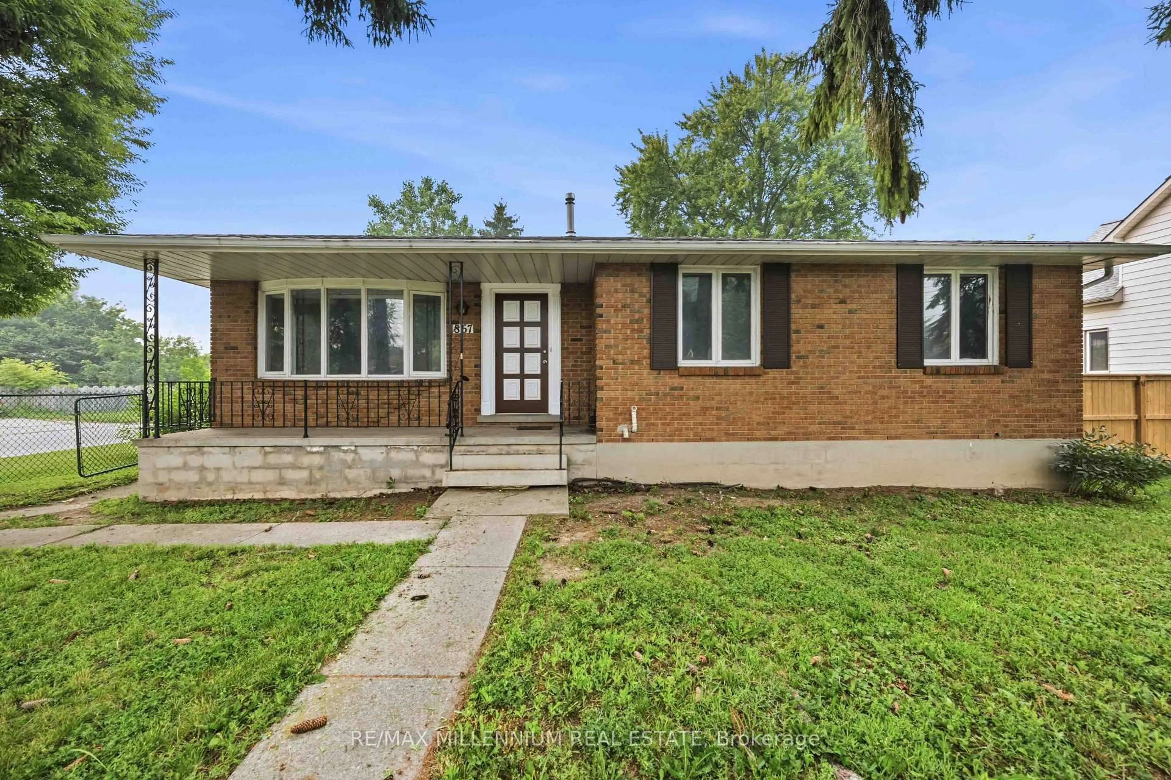Home with brick exterior material, street for 867 Wellington St, Sarnia Ontario N7T 1J4