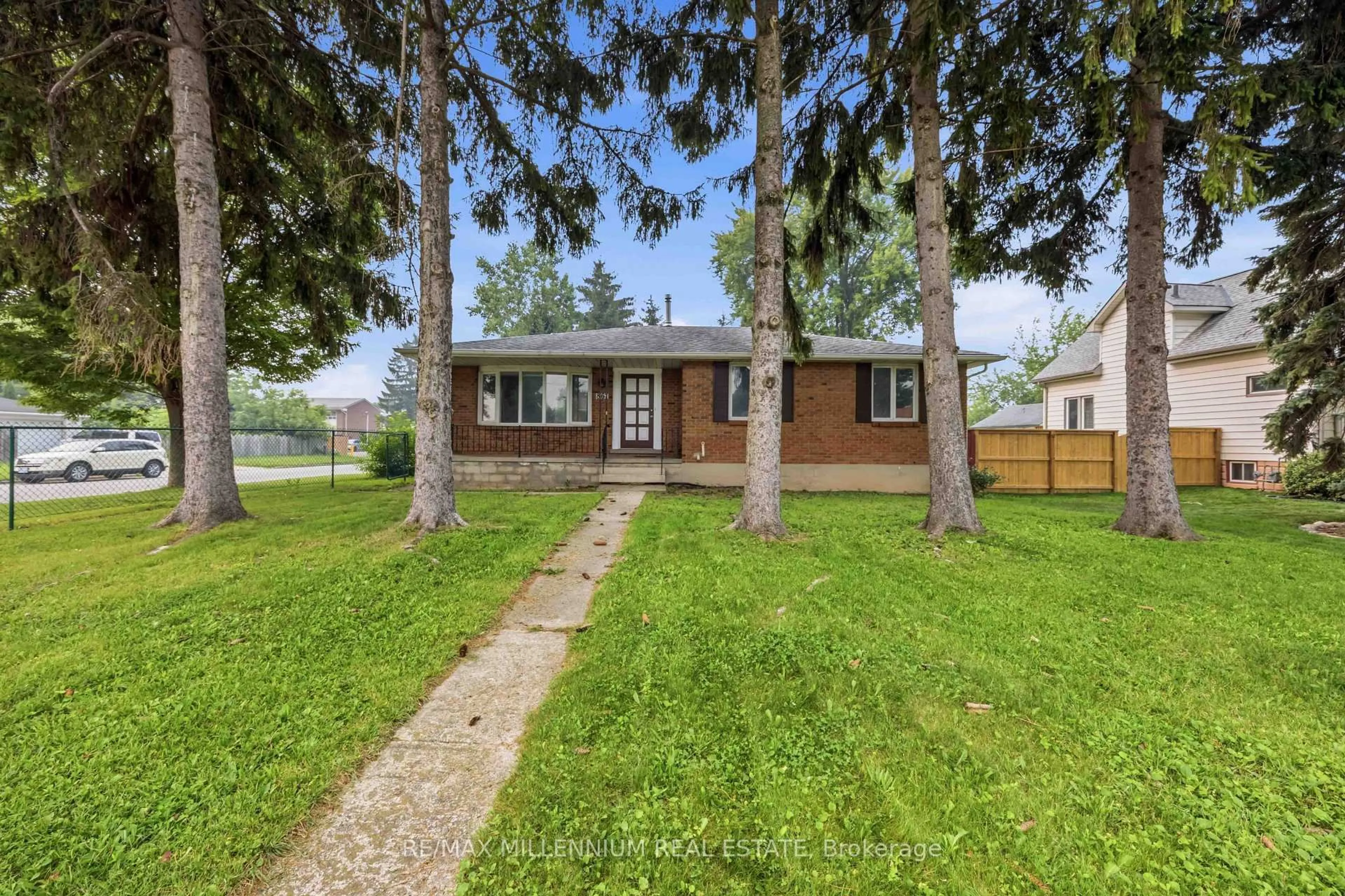 Unknown for 867 Wellington St, Sarnia Ontario N7T 1J4