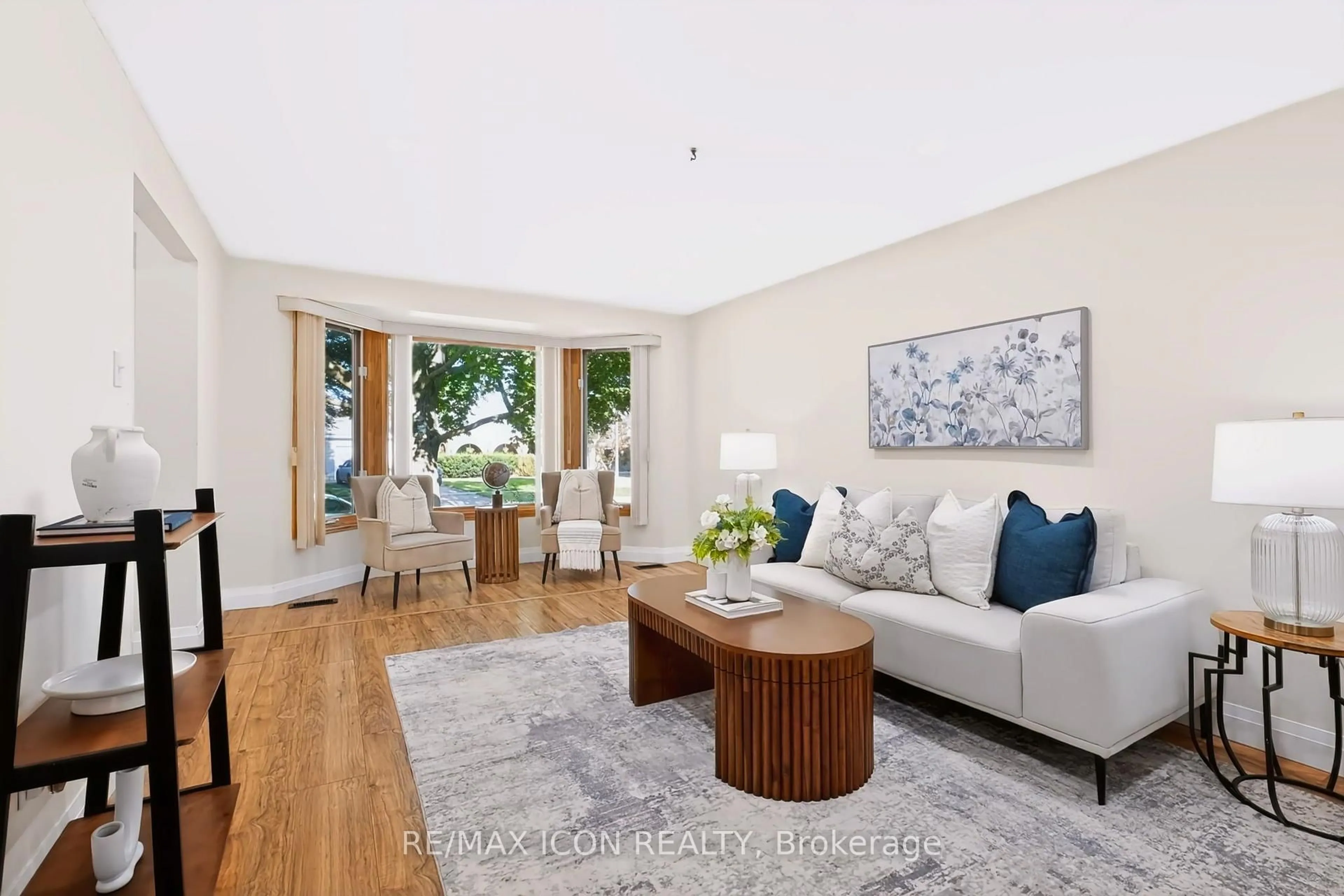 Living room with furniture, wood/laminate floor for 95 Underhill Cres, Kitchener Ontario N2A 2S7