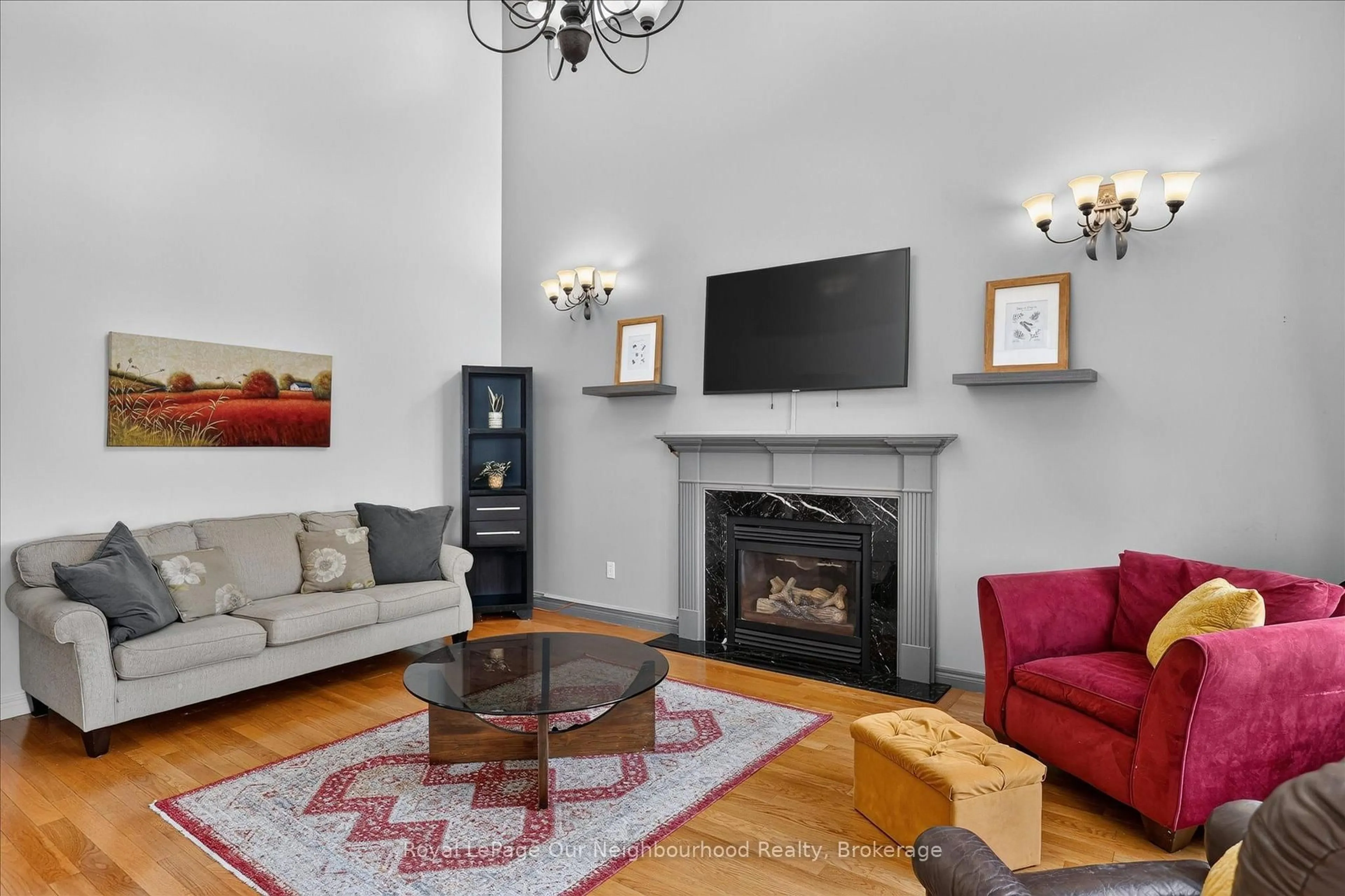Living room with furniture, unknown for 1072 Silverdale Rd, Peterborough Ontario K9J 7W6